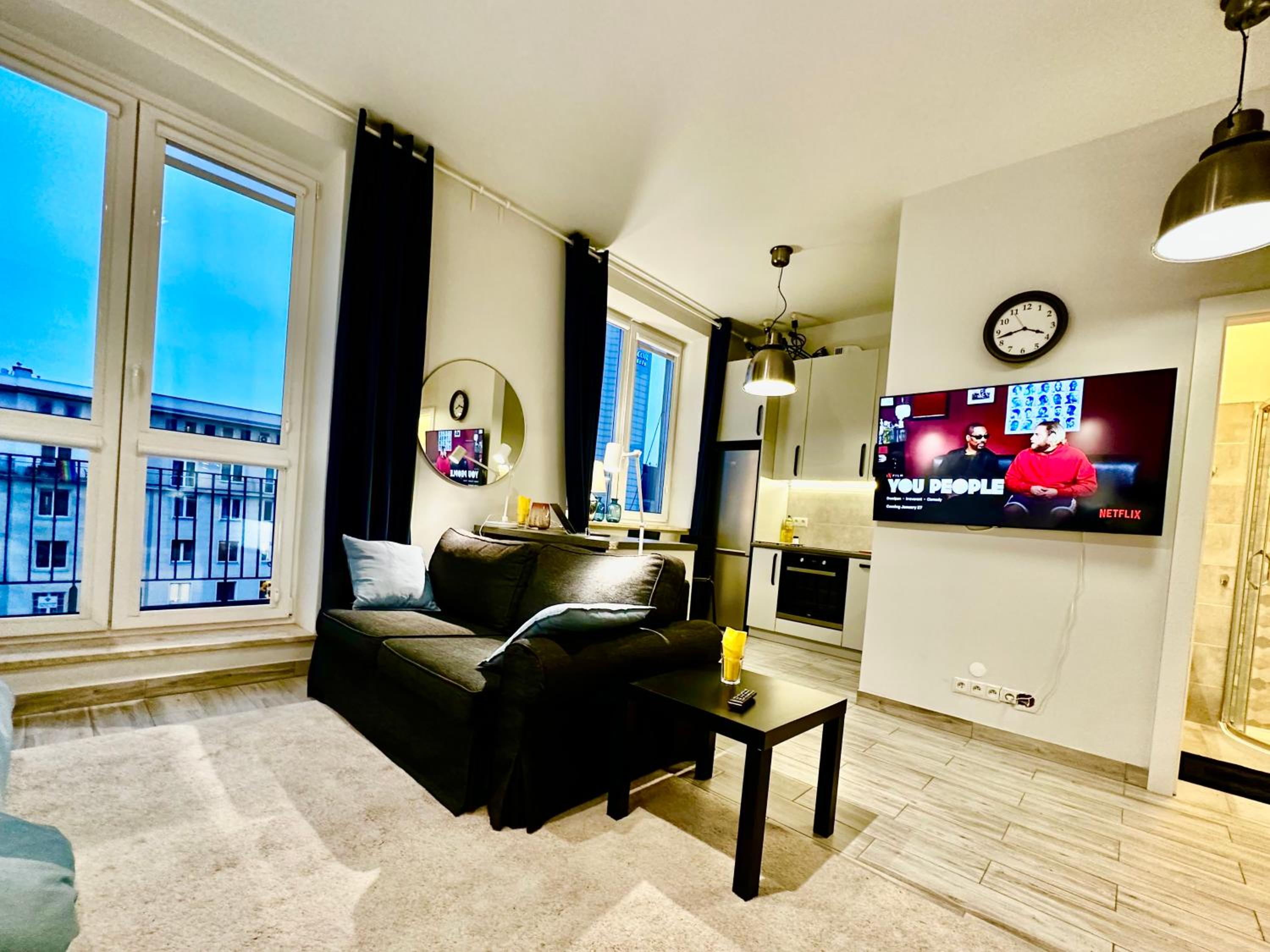 One-Bedroom Apartment - Photo 2
