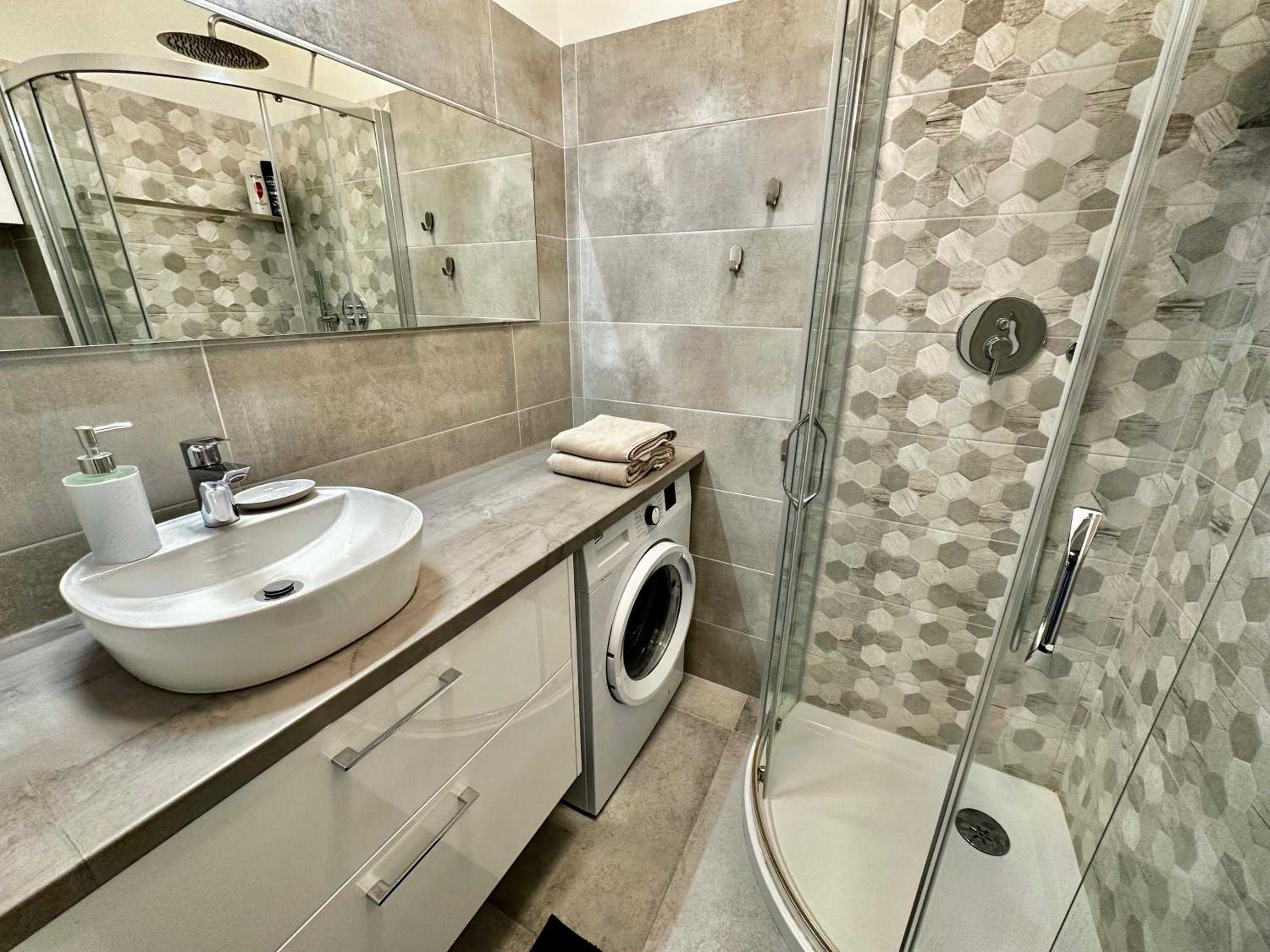 One-Bedroom Apartment - Photo 15