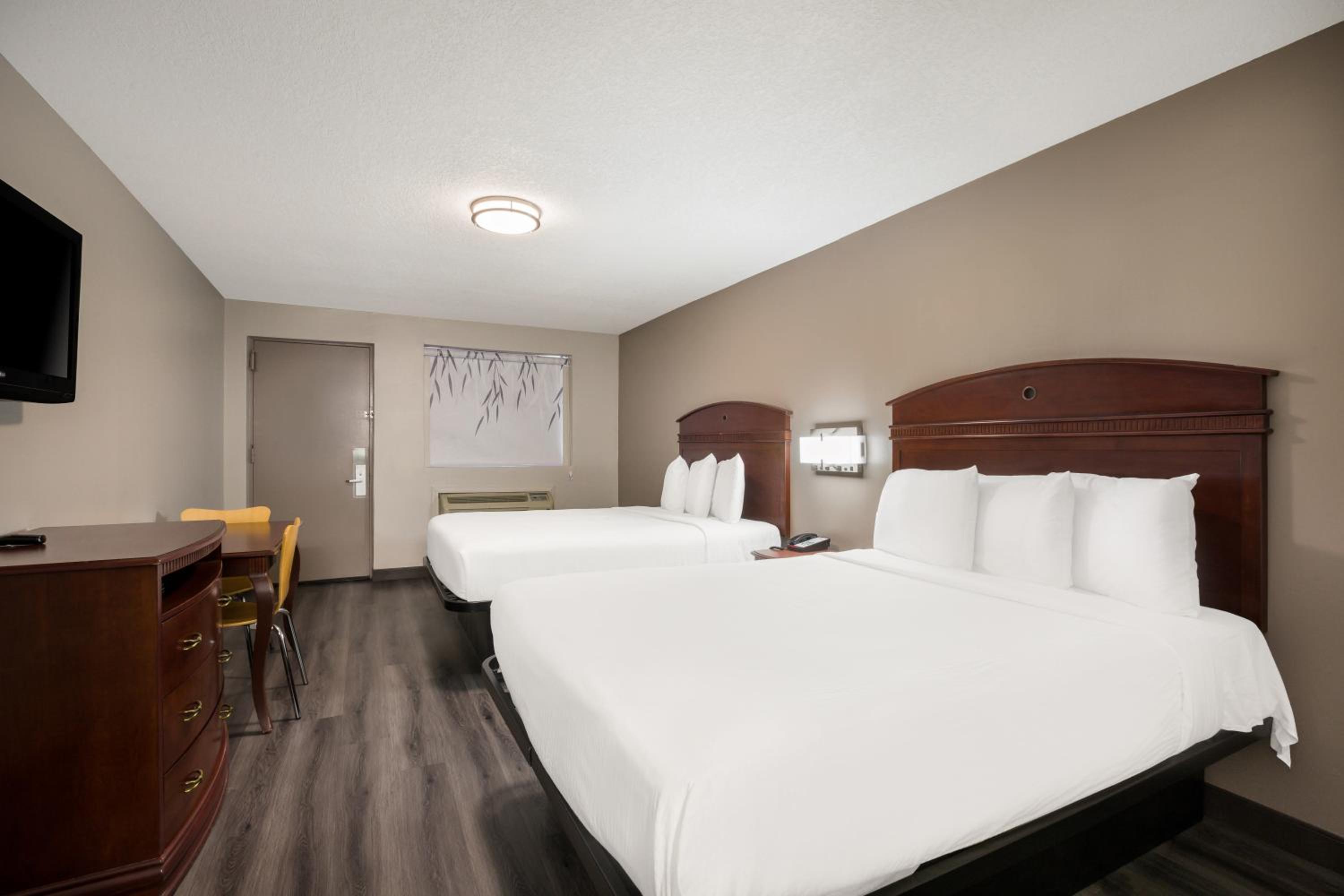 Standard Double Room - Photo 5