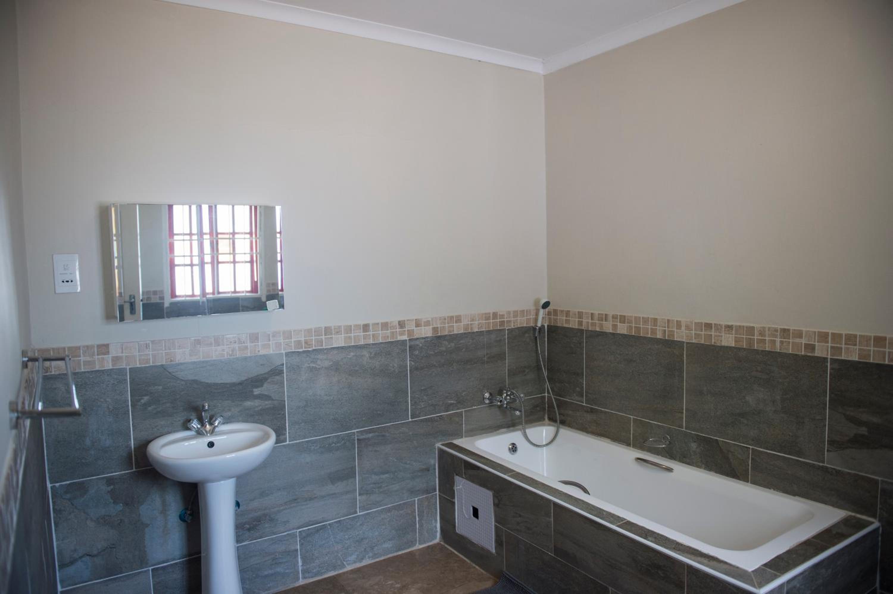 Deluxe Double or Twin Room photo 3