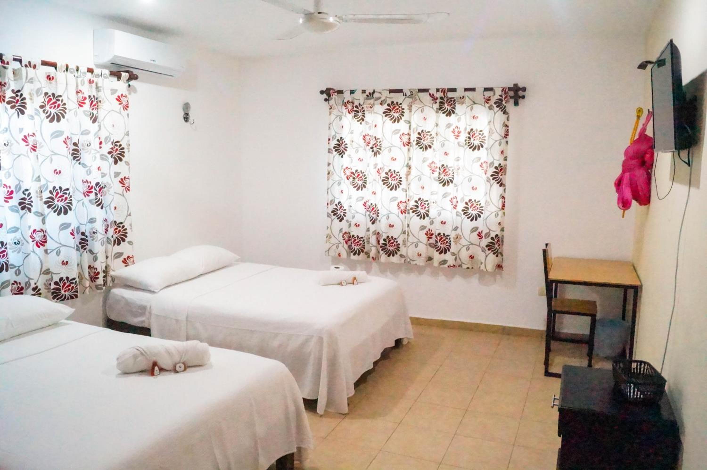 Double Room with Pool View - Photo 3