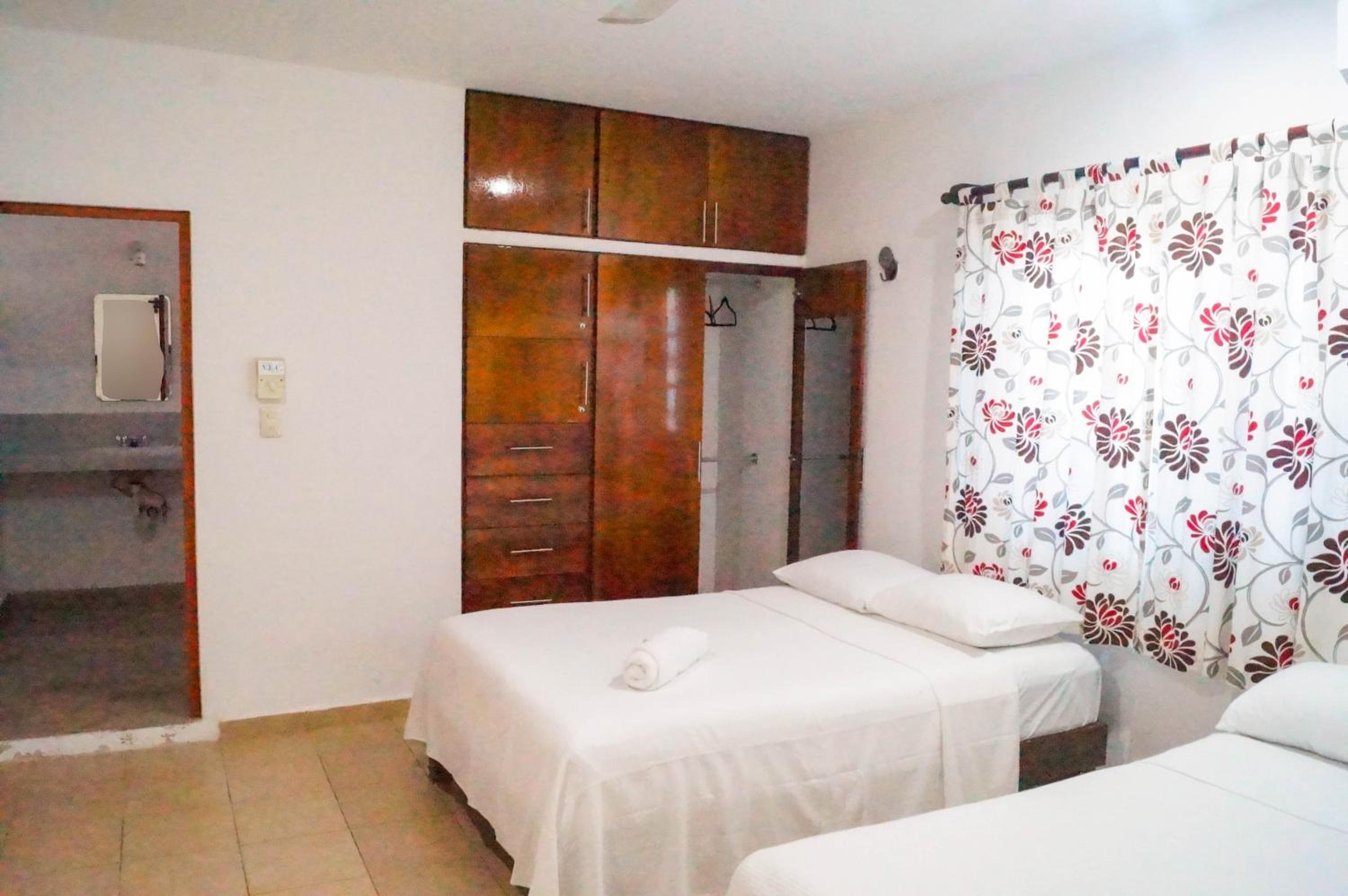 Double Room with Pool View - Photo 5