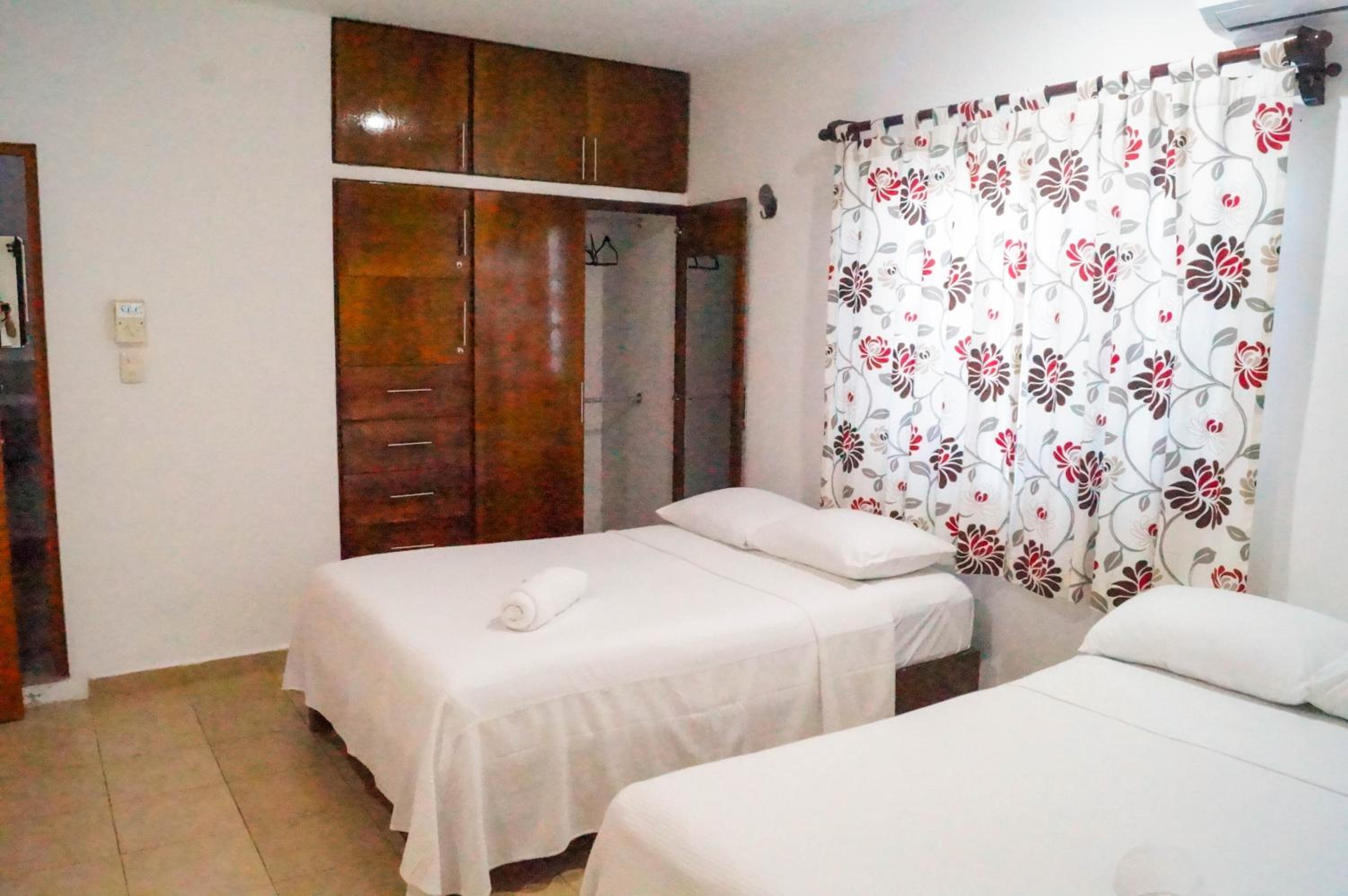 Double Room with Pool View - Photo 4