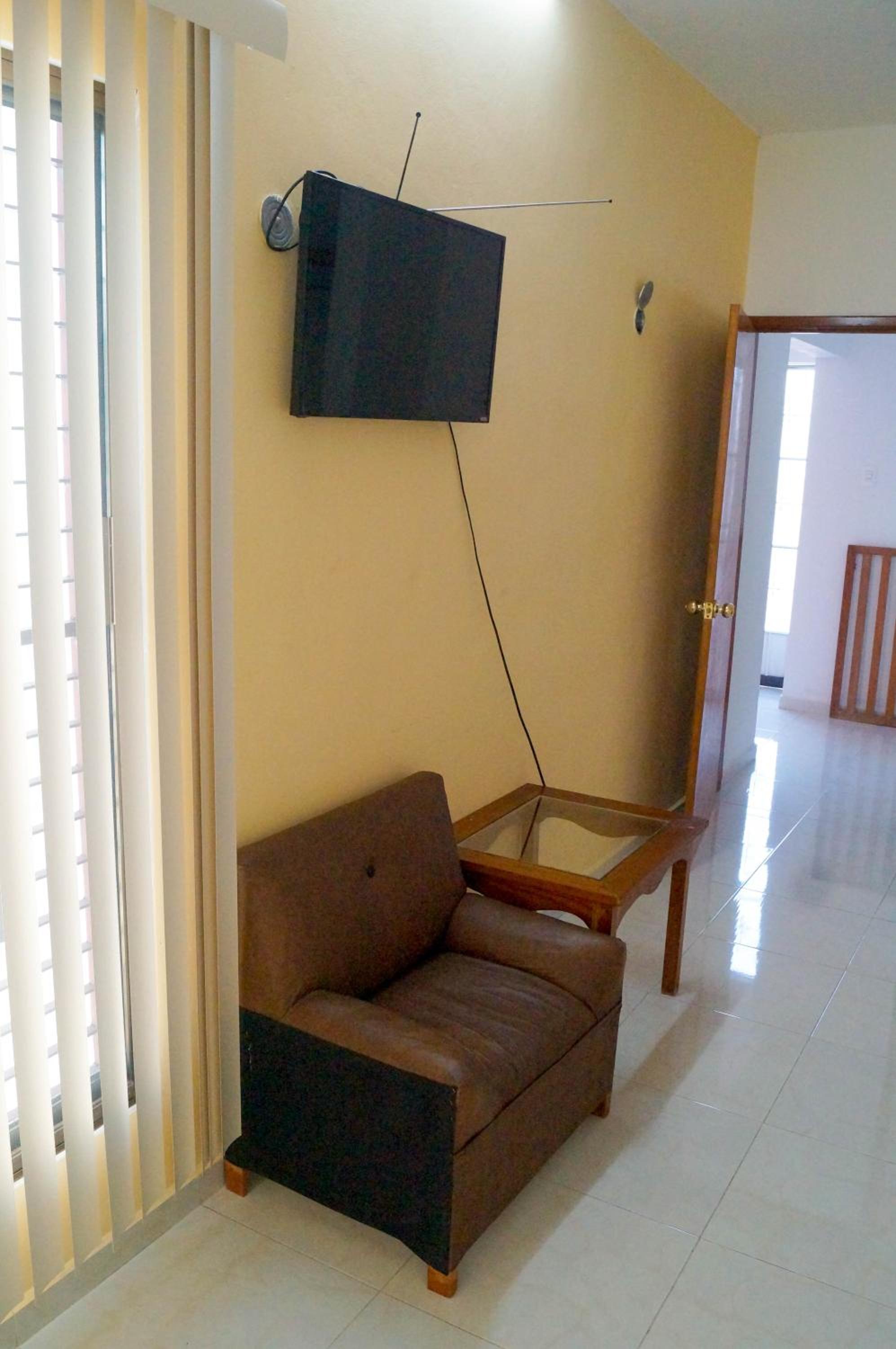Double Room with Private Bathroom - Photo 14