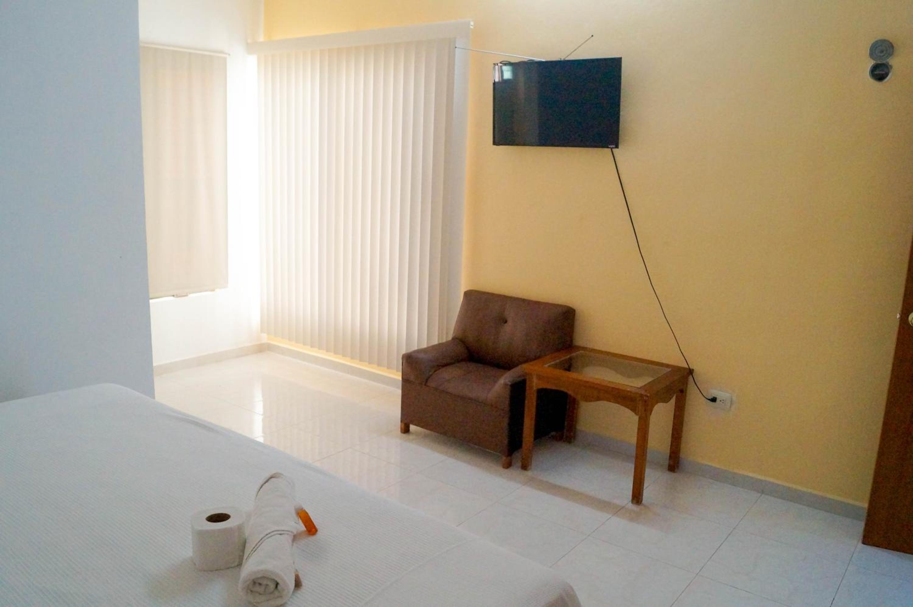 Double Room with Private Bathroom - Photo 13