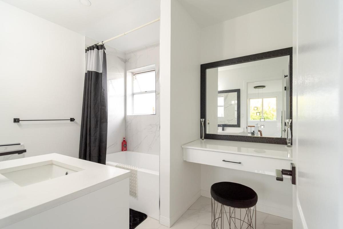Three-Bedroom House photo 2
