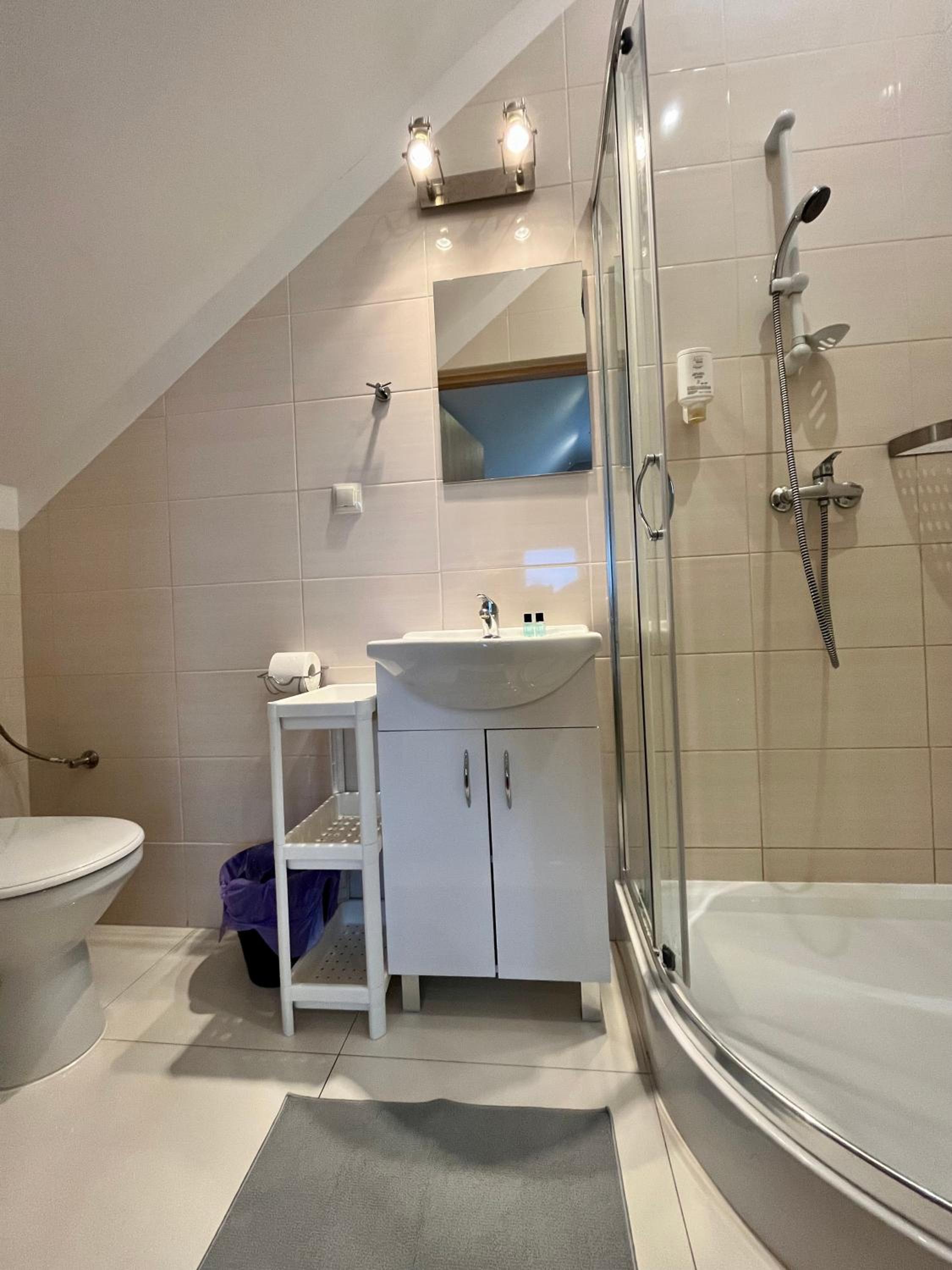 Quadruple Room - Photo 7