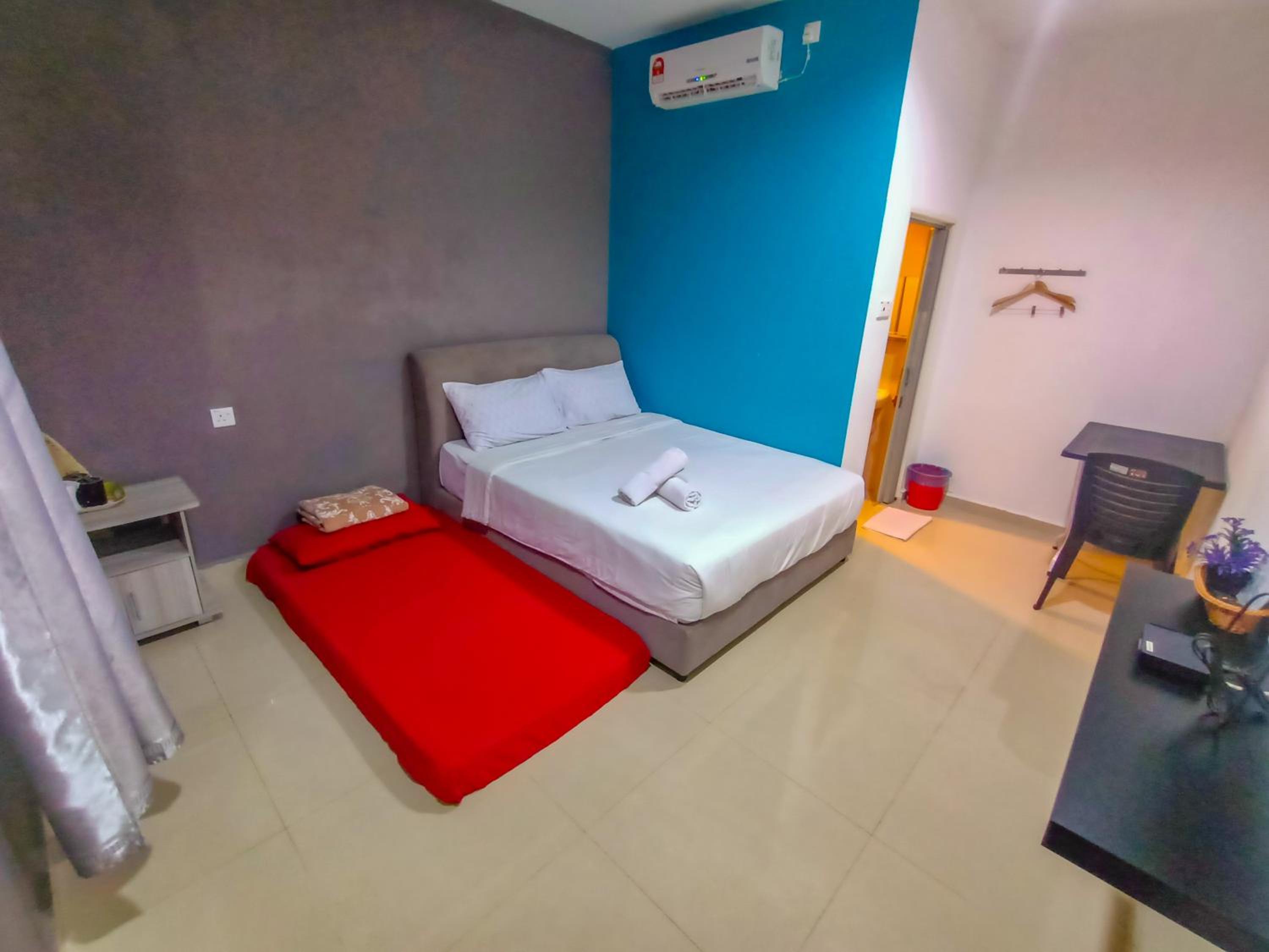 Budget Double Room photo 3