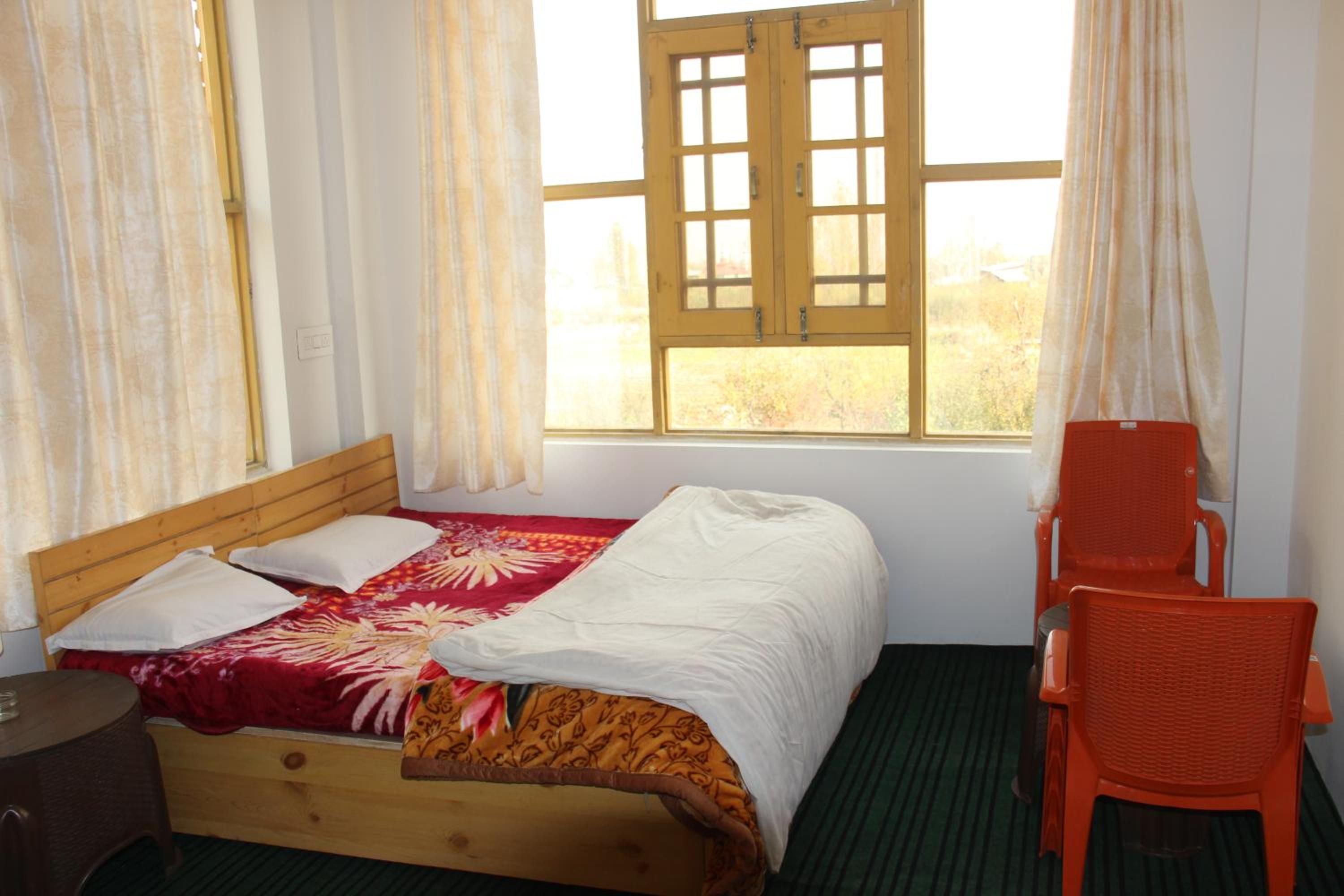 Deluxe Double Room - Photo 11