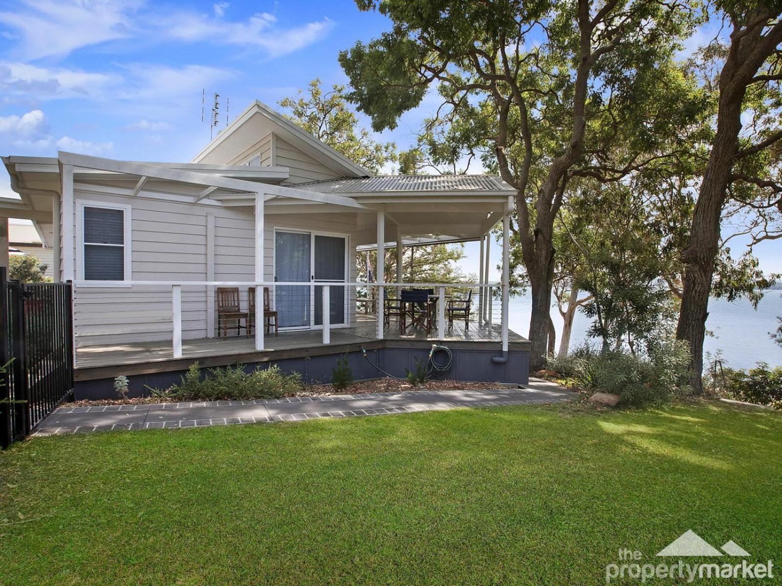 Three-Bedroom House photo 2
