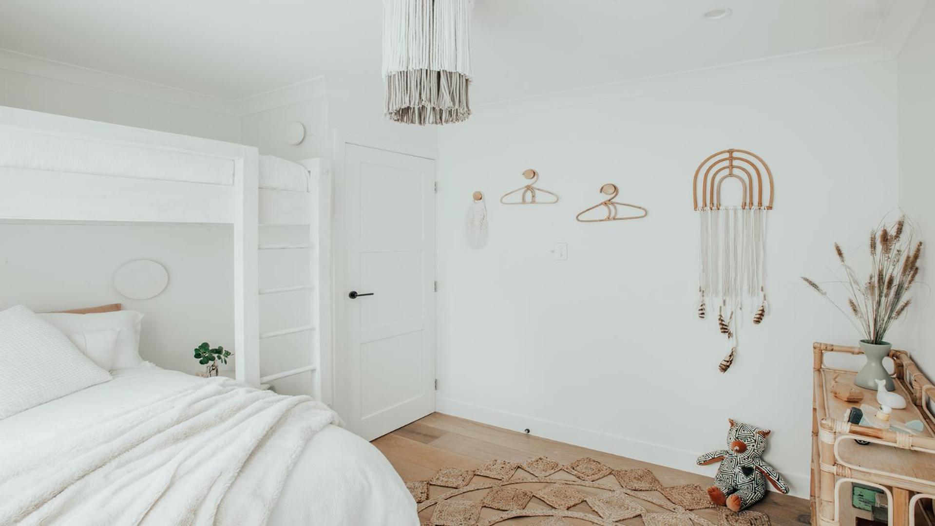 Six-Bedroom House photo 1
