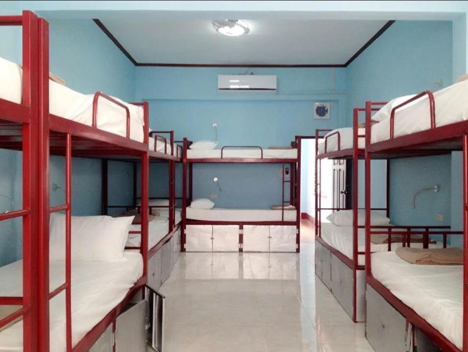 Bed in 8-Bed Mixed Dormitory Room photo 3