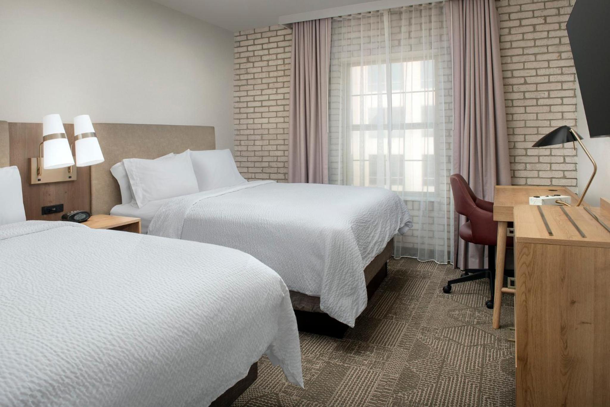 Two-Bedroom Suite - Photo 3