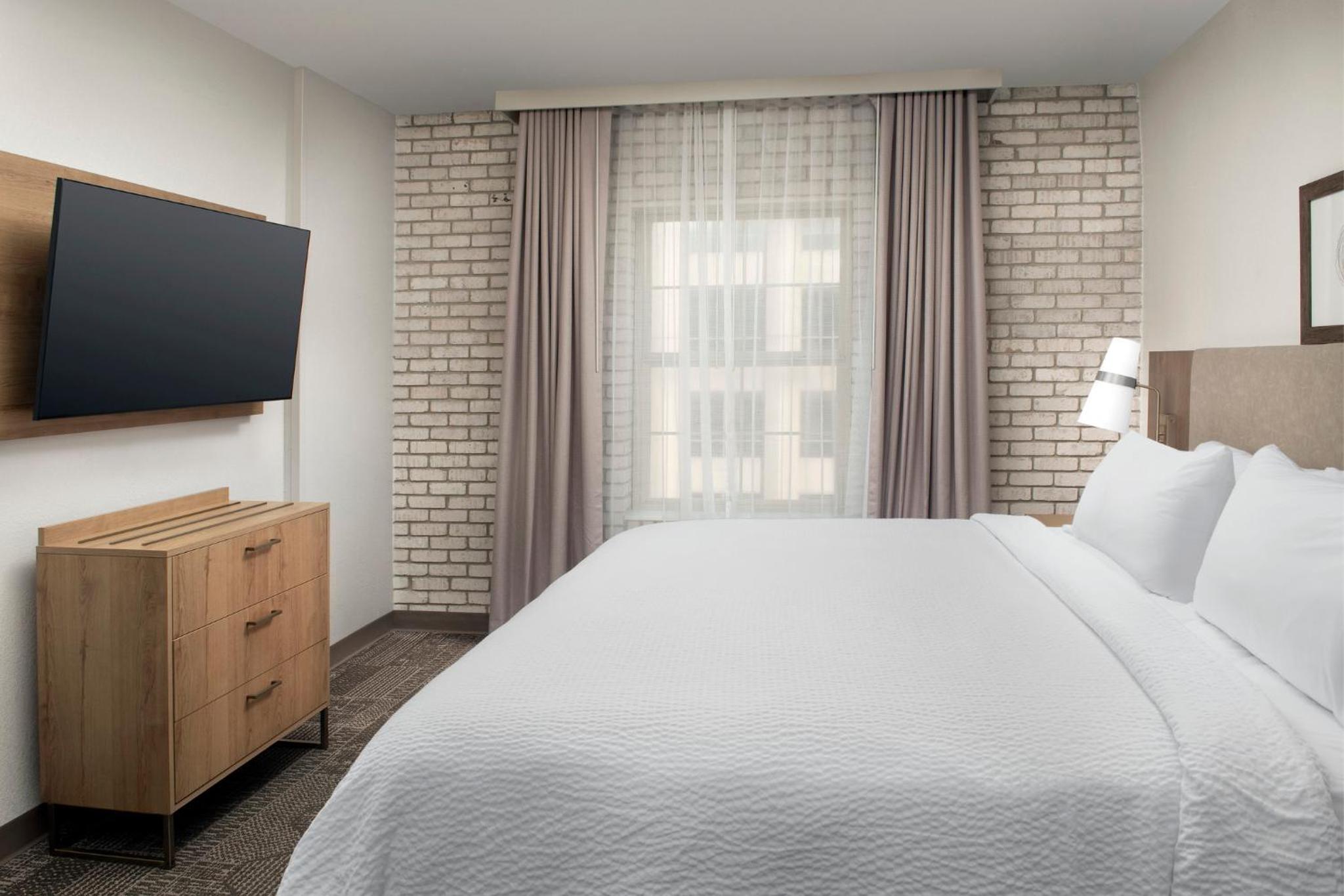 Two-Bedroom Suite - Photo 4