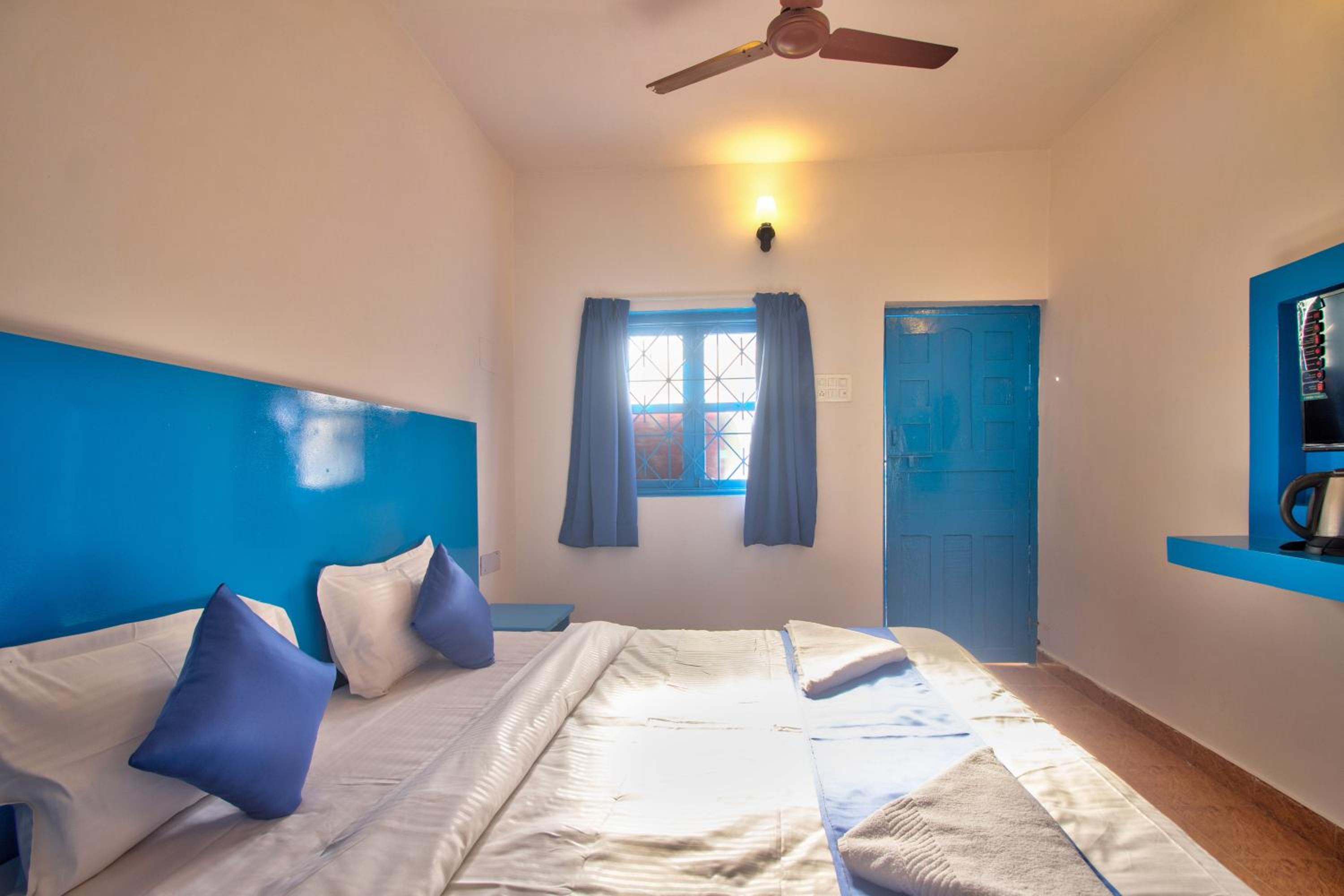 Standard Double Room with Fan photo 3