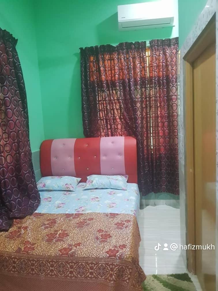 Three-Bedroom House photo 1
