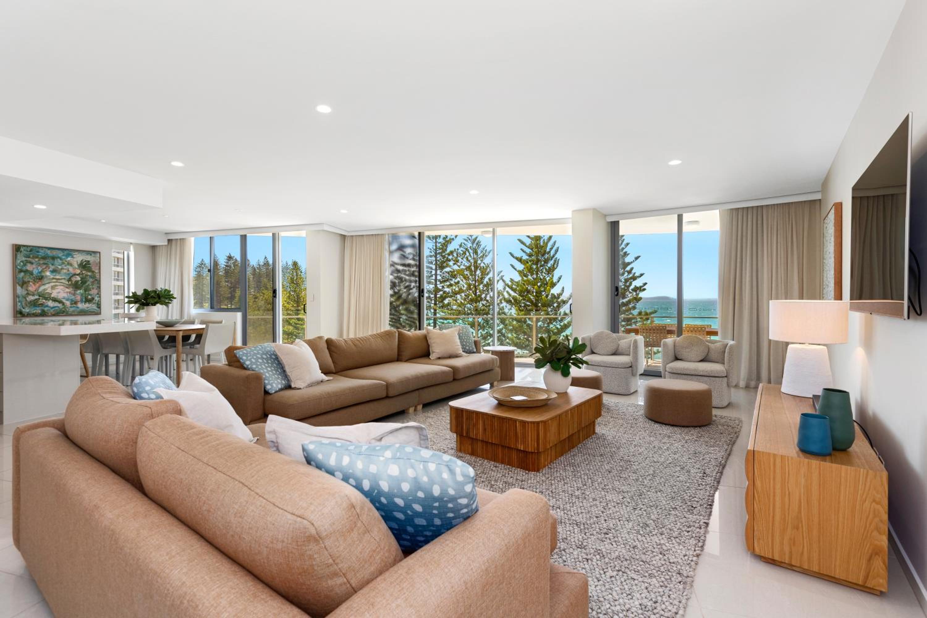 Deluxe Three-Bedroom Apartment with Ocean View