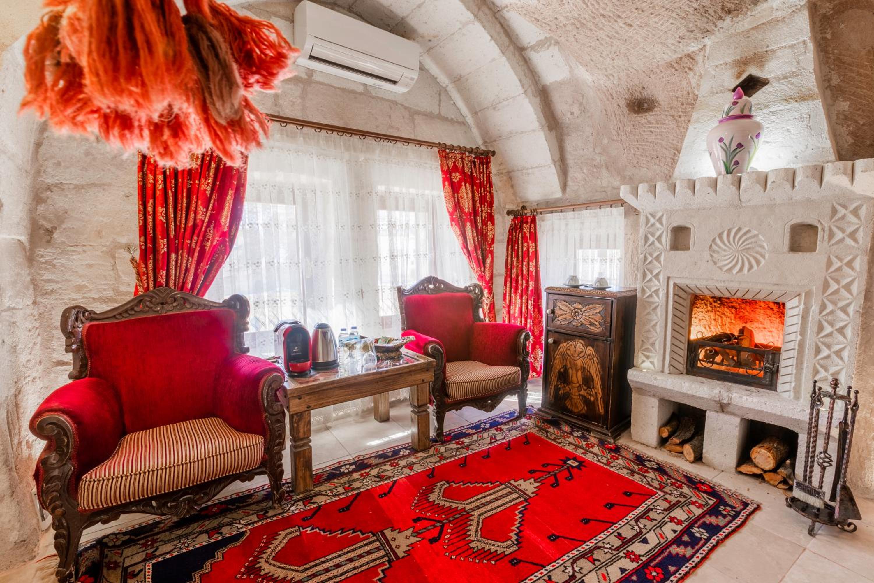 Cave Suite - Photo 12