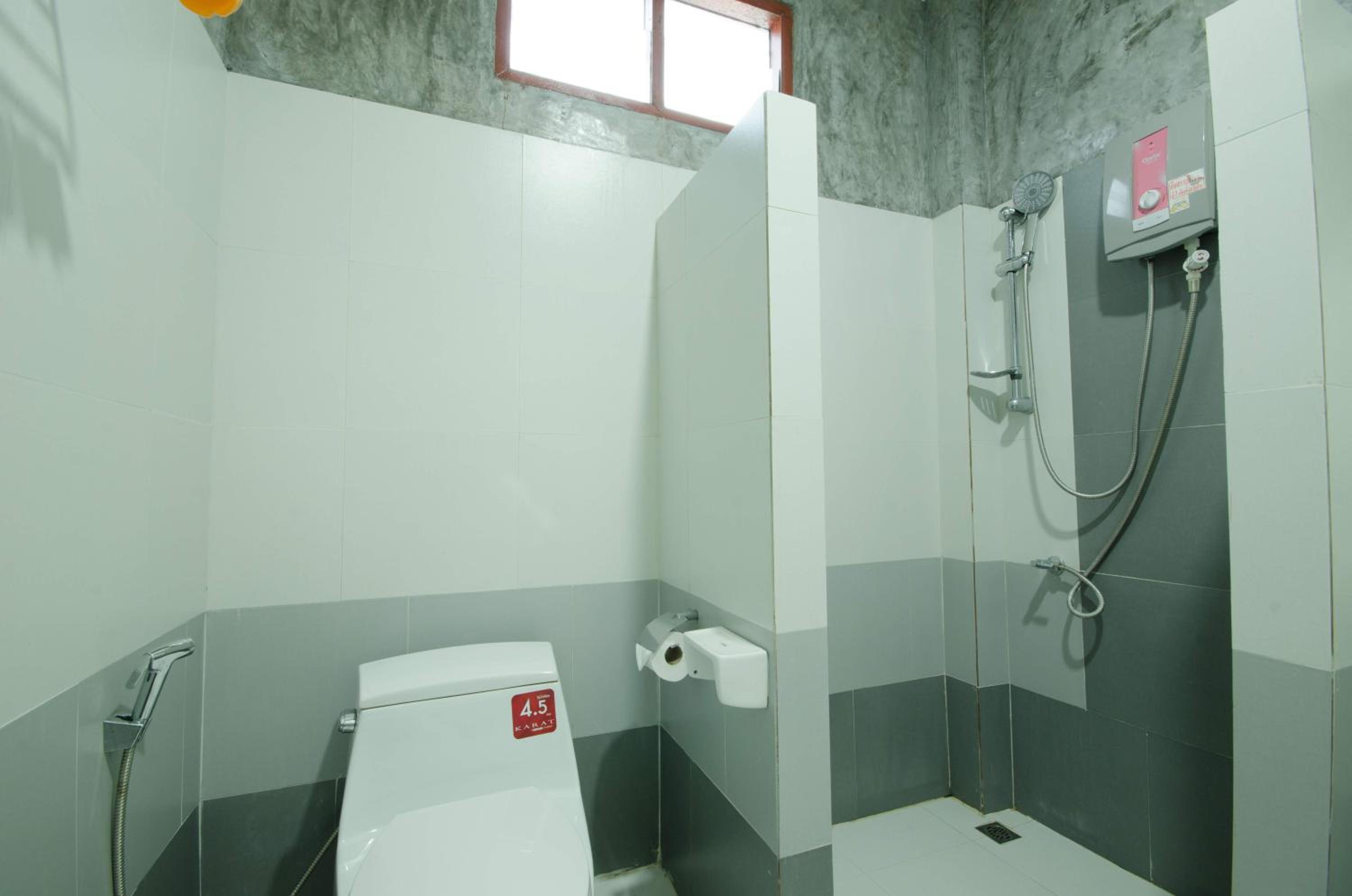Quadruple Room with Balcony photo 3