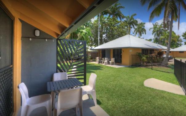 Superior Poolside Studio photo 2