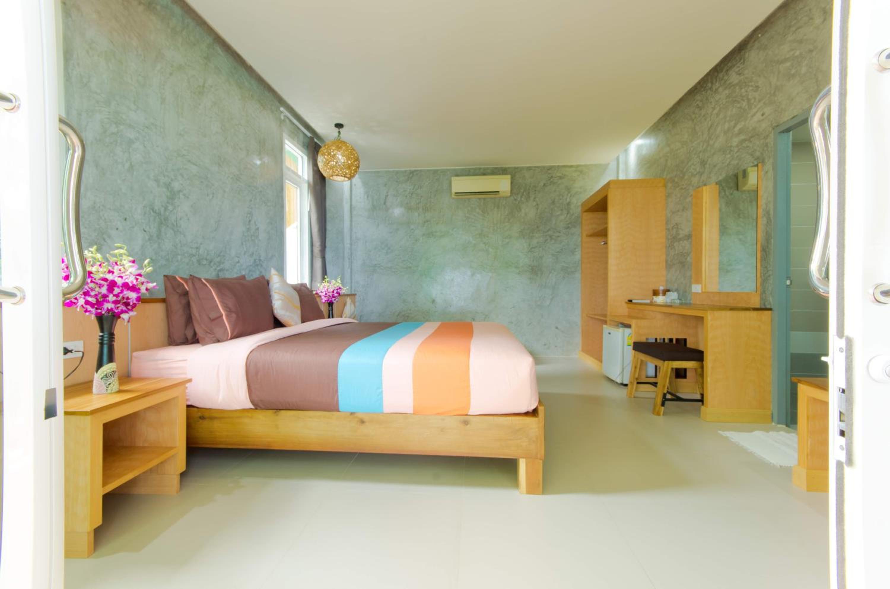 Deluxe Bungalow - Photo 2