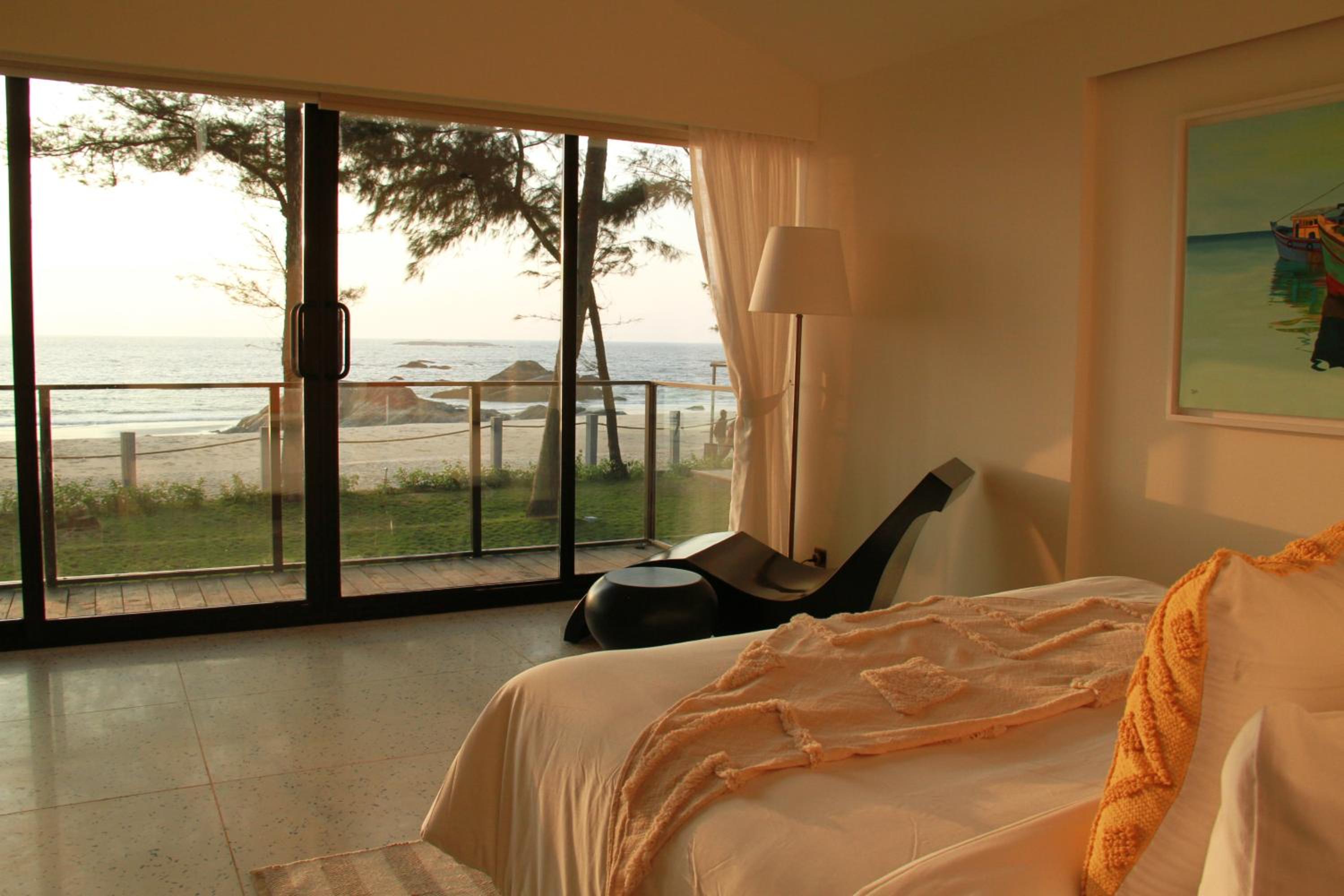 Ocean Front Luxury Room - Photo 1