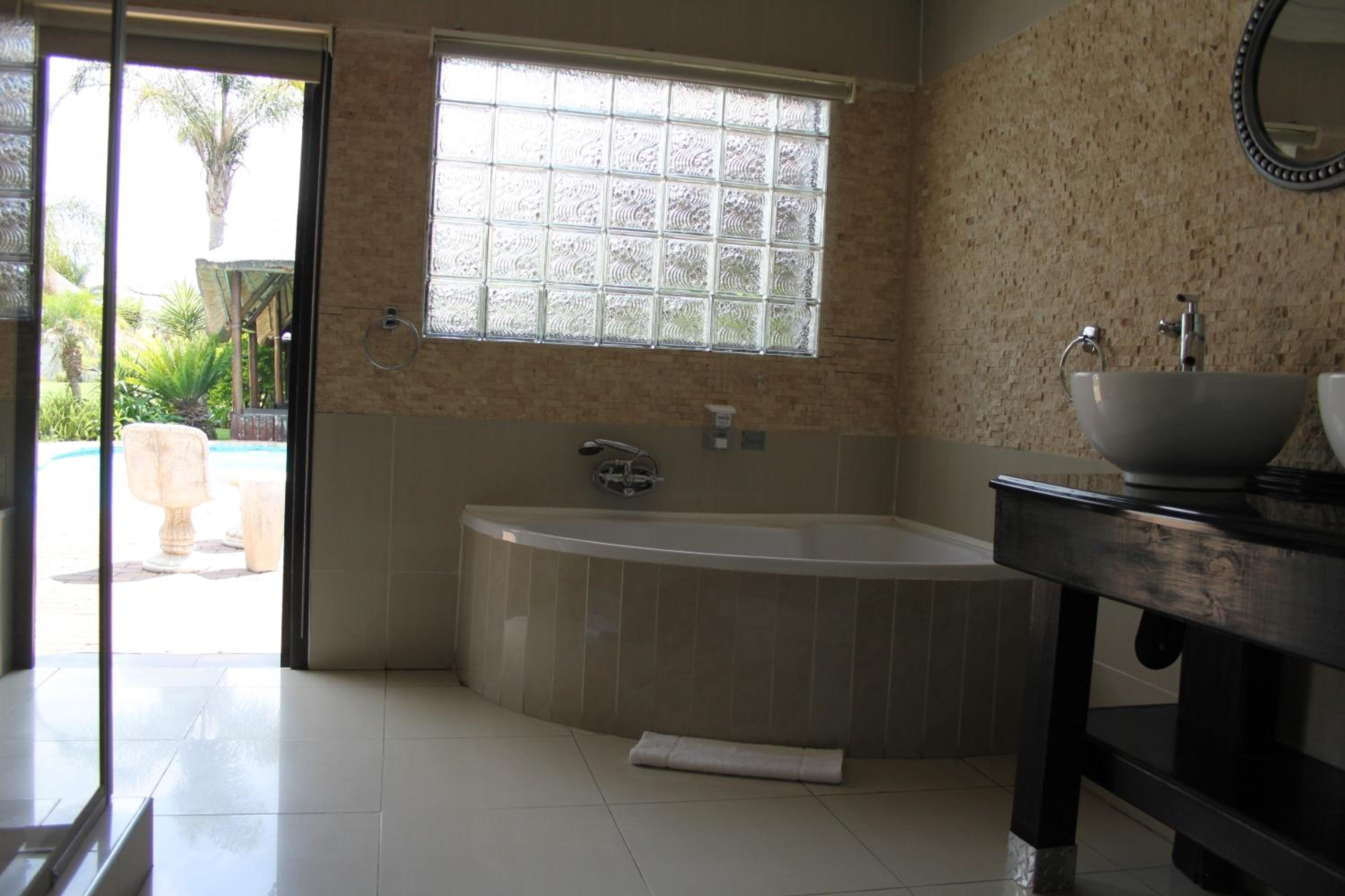 Deluxe Triple Room - Photo 10