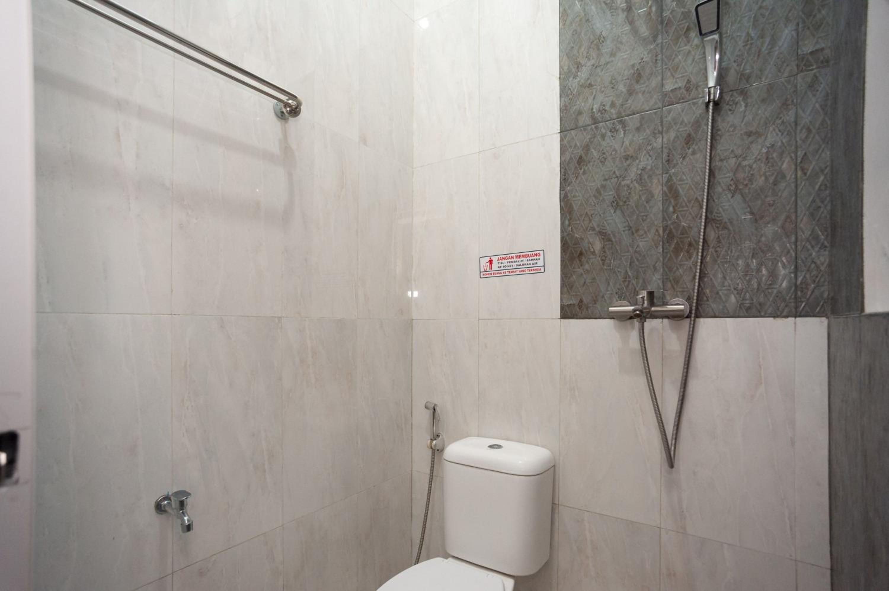 Twin Room - Photo 2