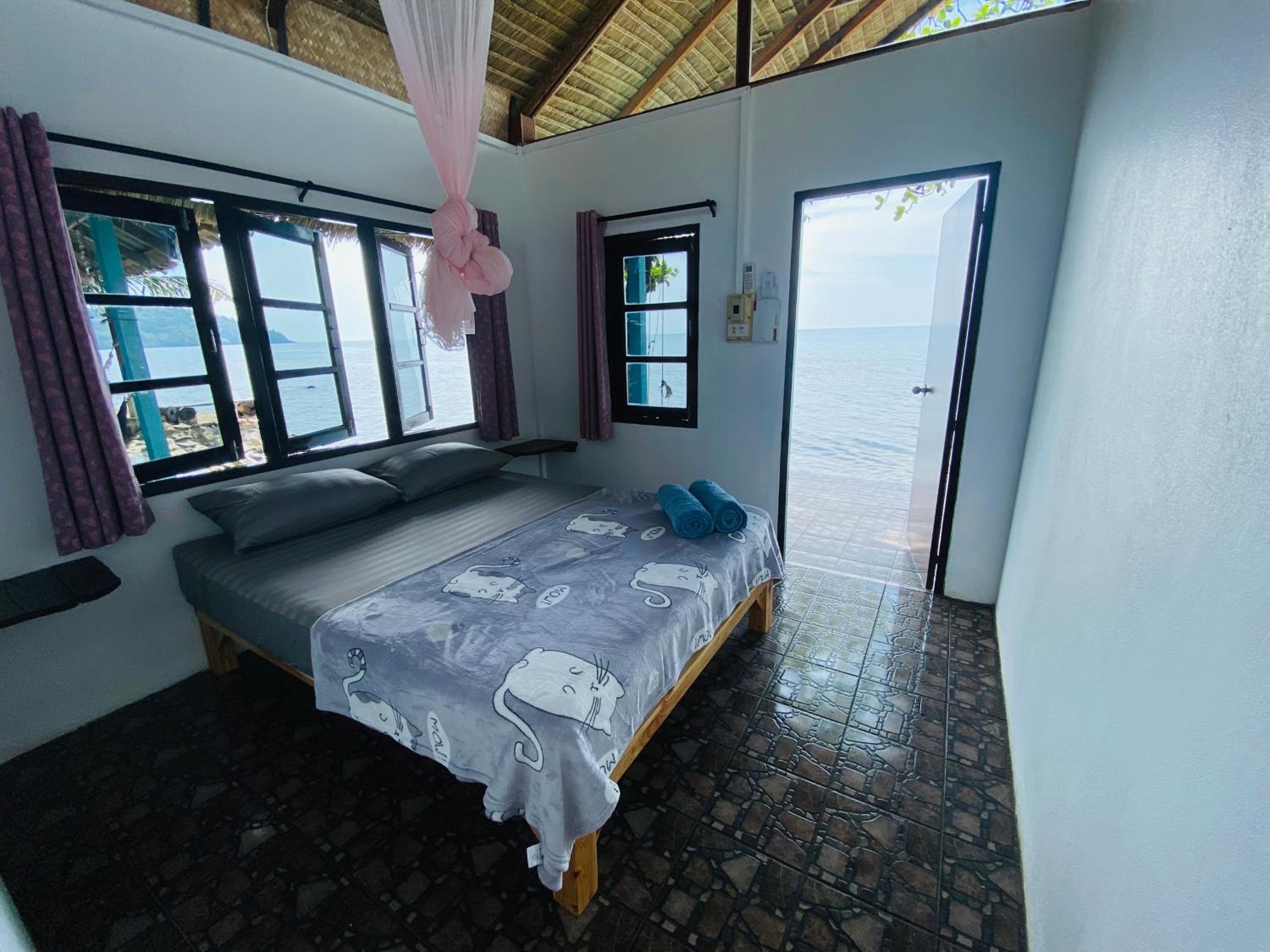 Bungalow with Sea View