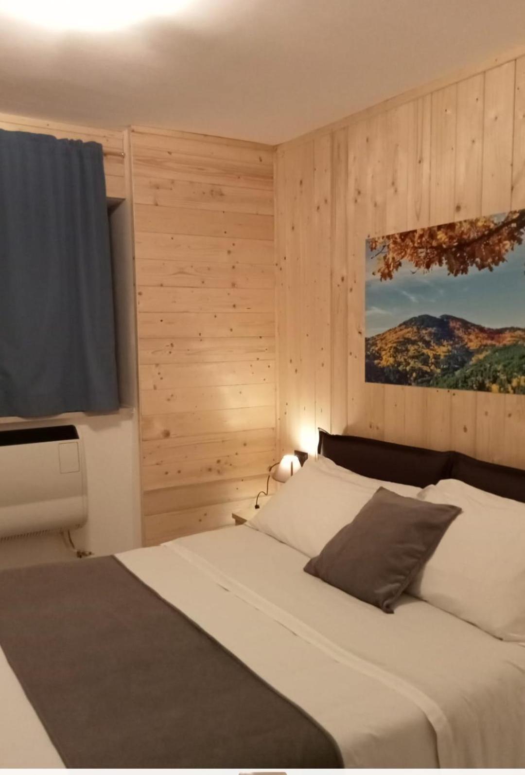 One-Bedroom House - Photo 2