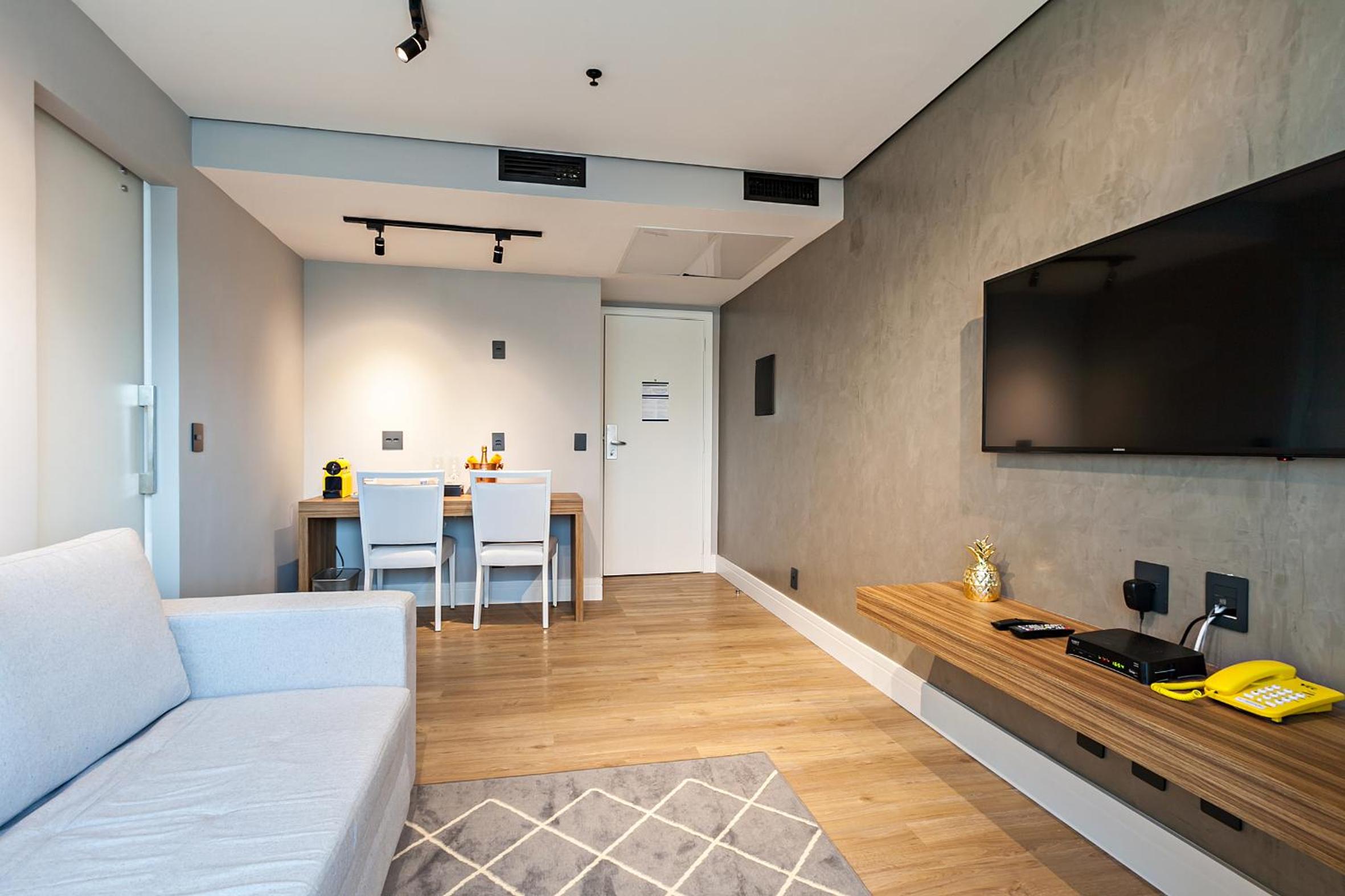 One-Bedroom Apartment - Photo 3