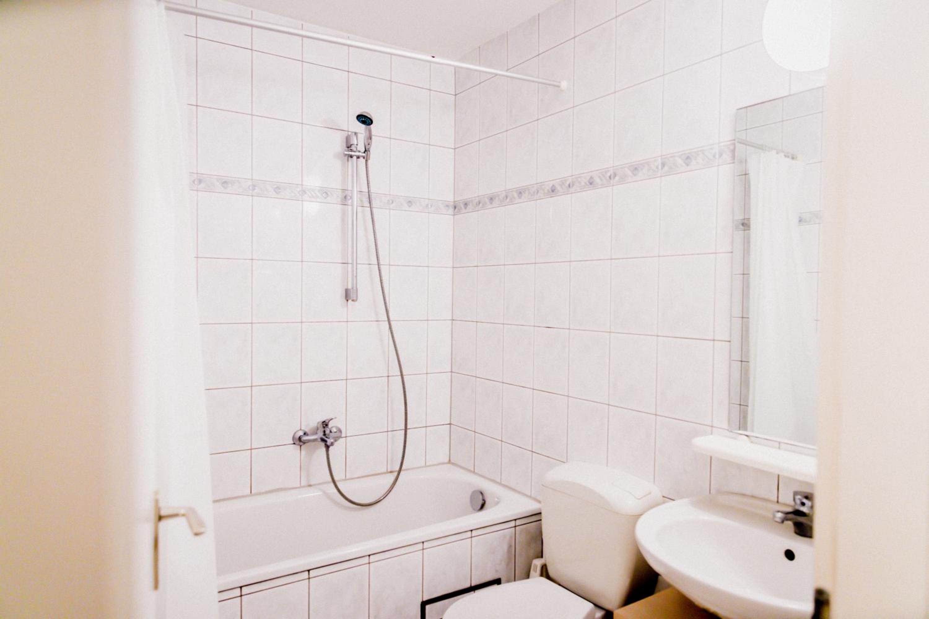 One-Bedroom Apartment (4 Adults) - Photo 2