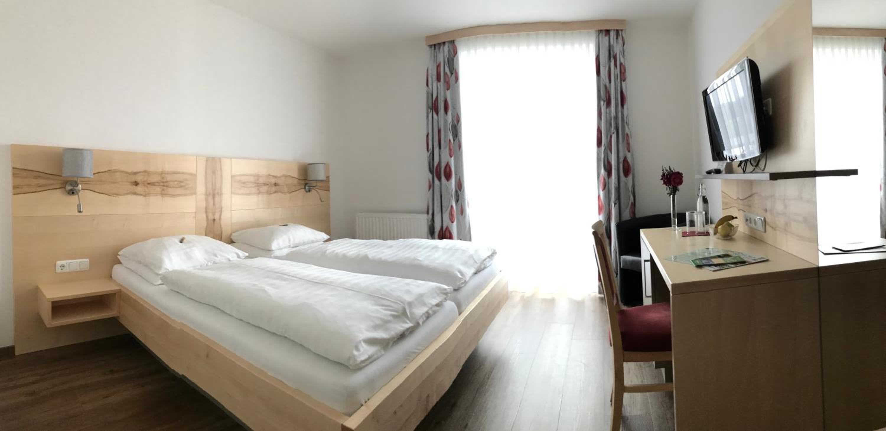 Double Room with Balcony - Photo 1