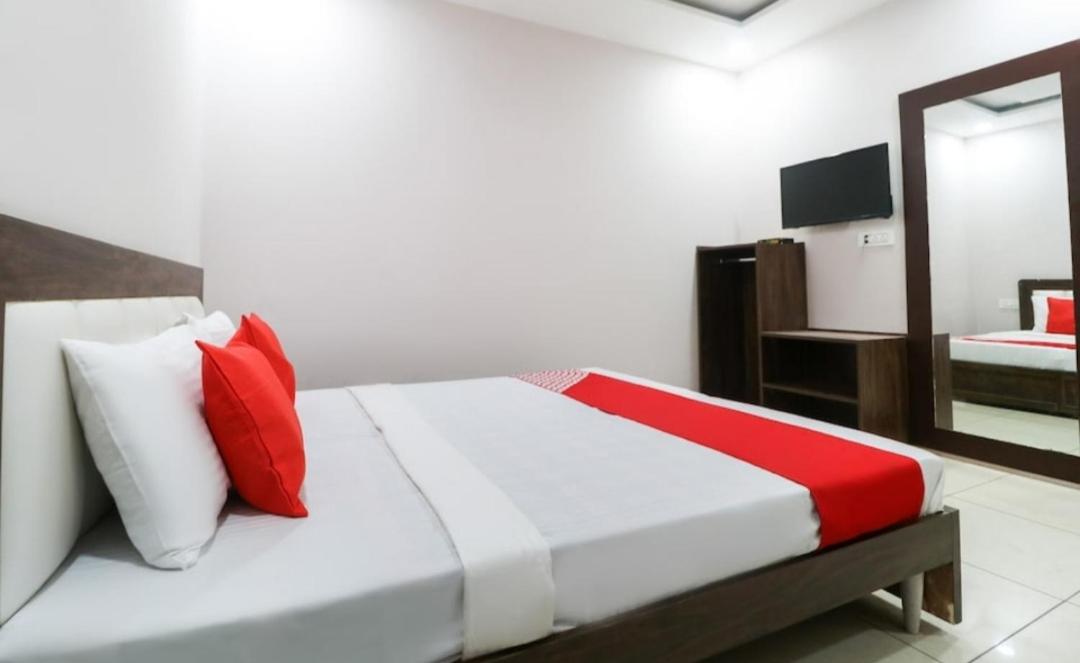 Deluxe King Room photo 1