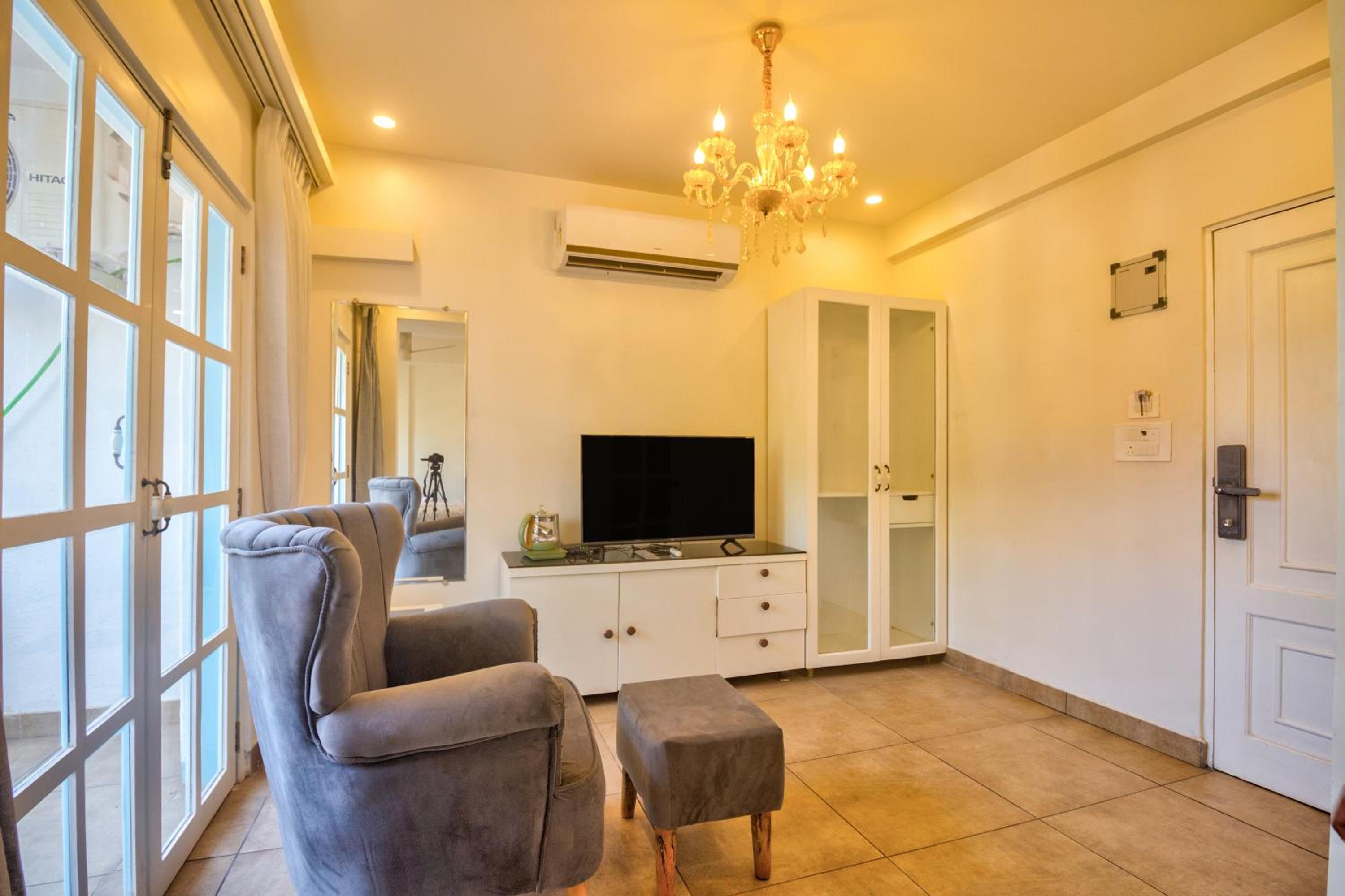 King Suite With Balcony - Photo 16