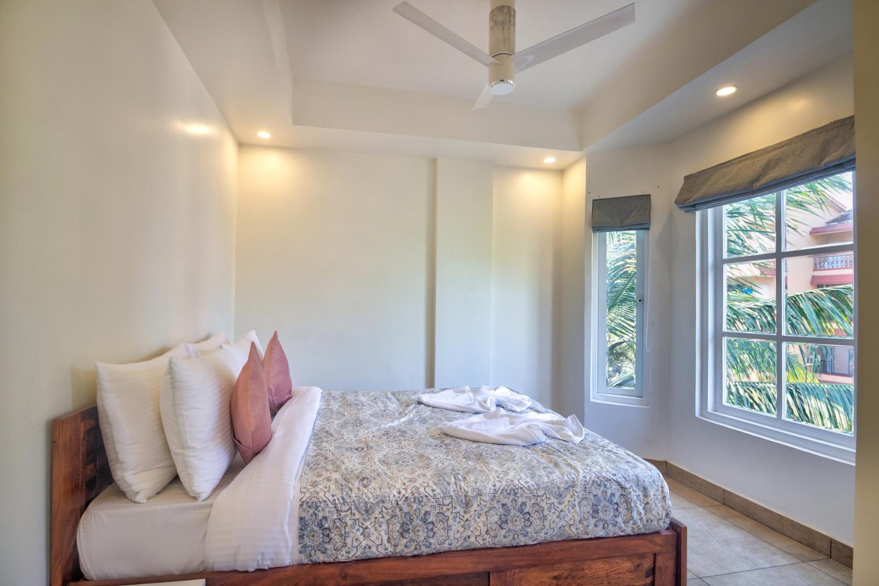 King Suite With Balcony - Photo 2