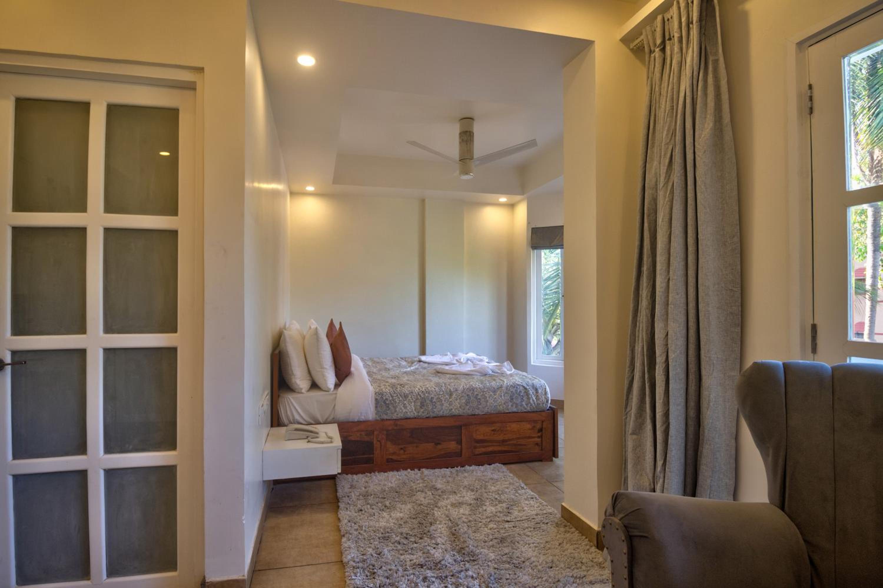 King Suite With Balcony - Photo 22