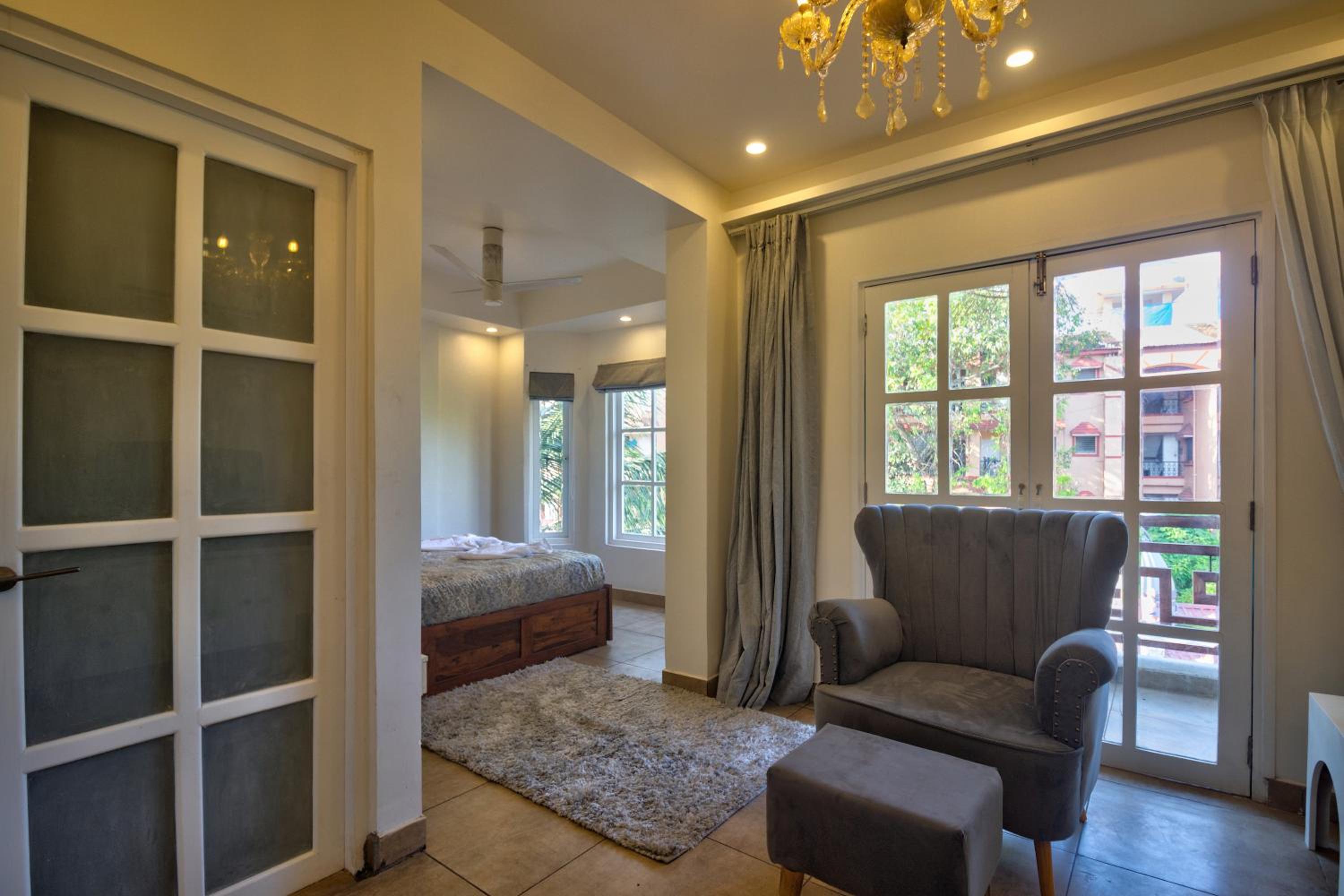 King Suite With Balcony - Photo 15