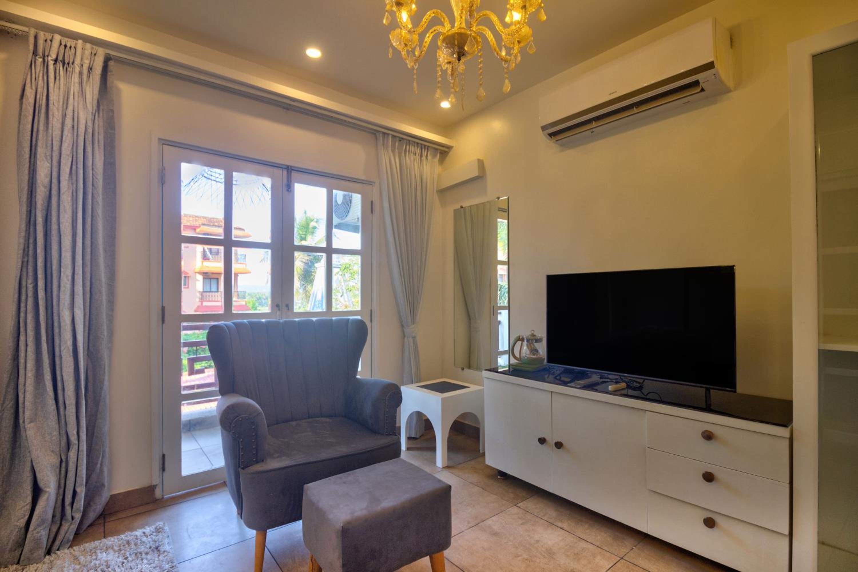 King Suite With Balcony - Photo 23