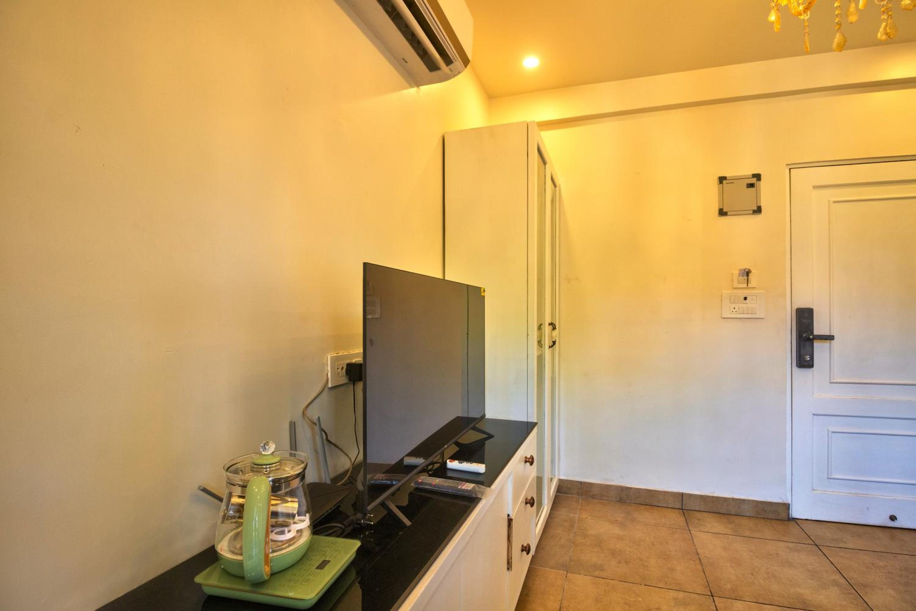King Suite With Balcony - Photo 24