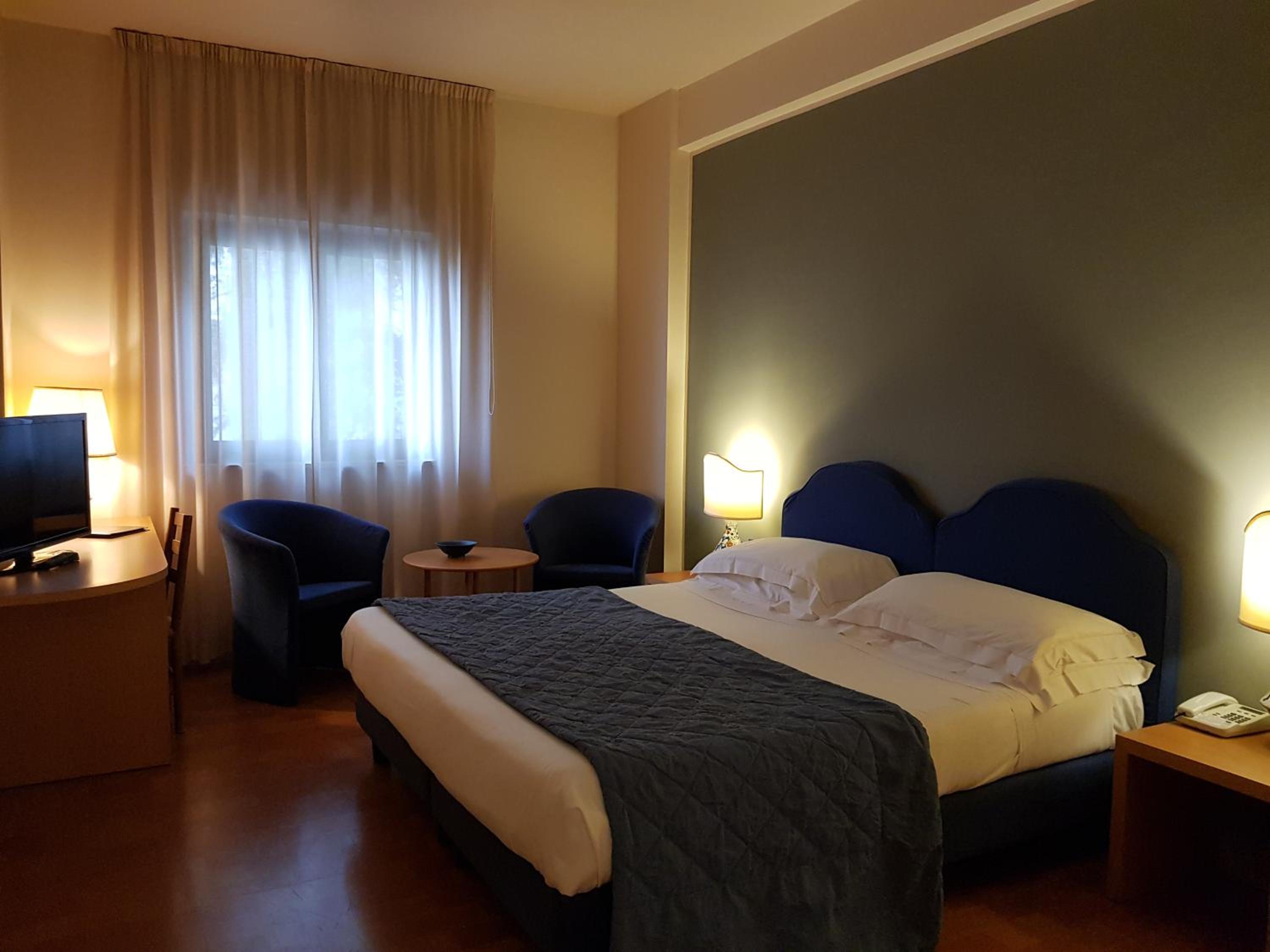 Double or Twin Room - Disability Access - Photo 1