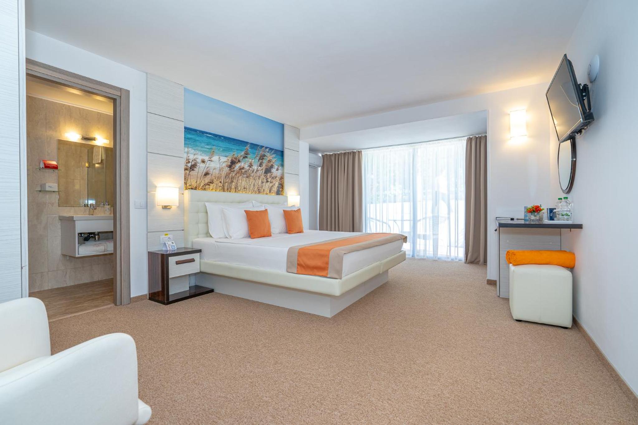 Two-Bedroom Apartment in Villa photo 2