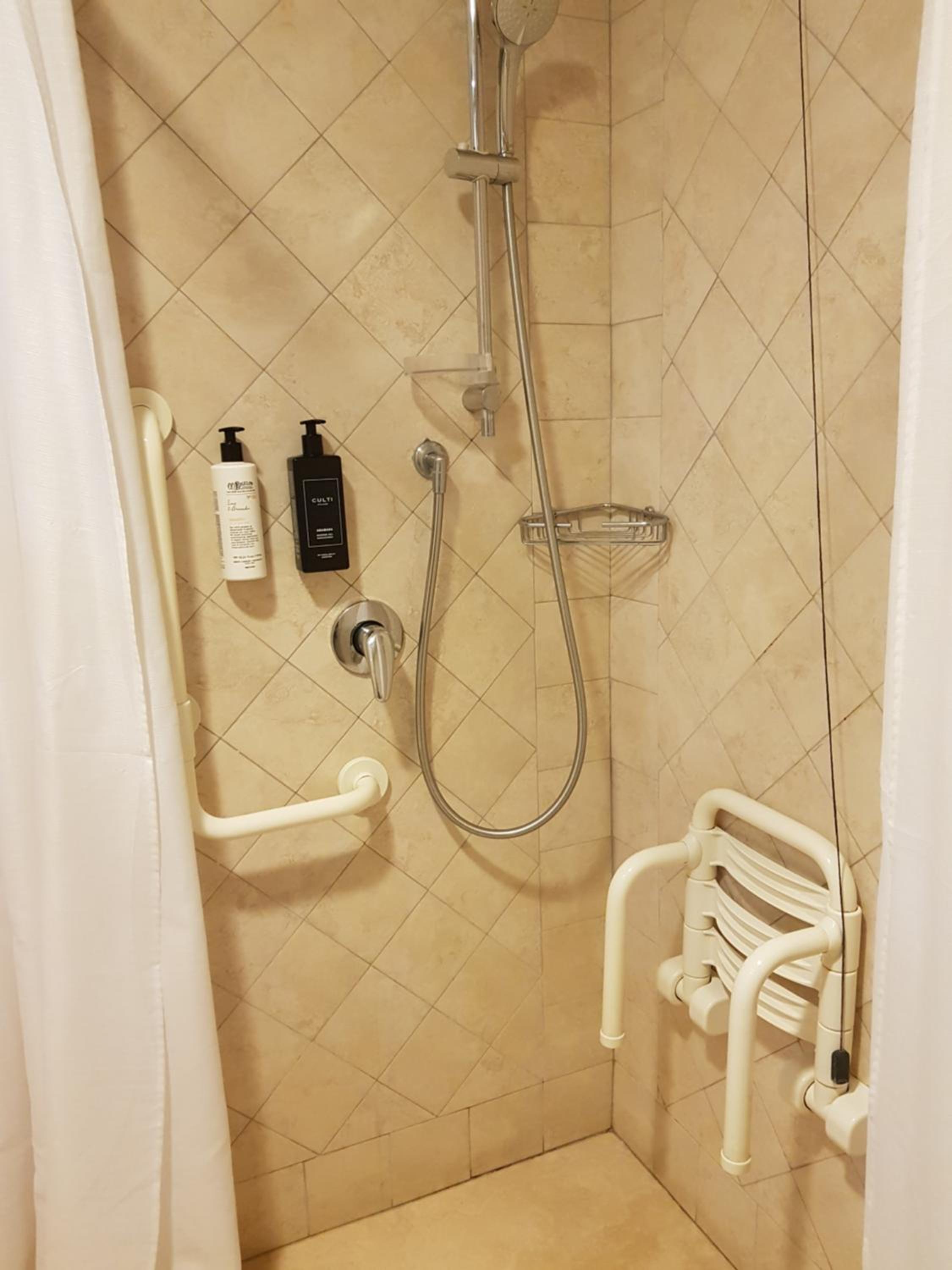 Double or Twin Room - Disability Access - Photo 2