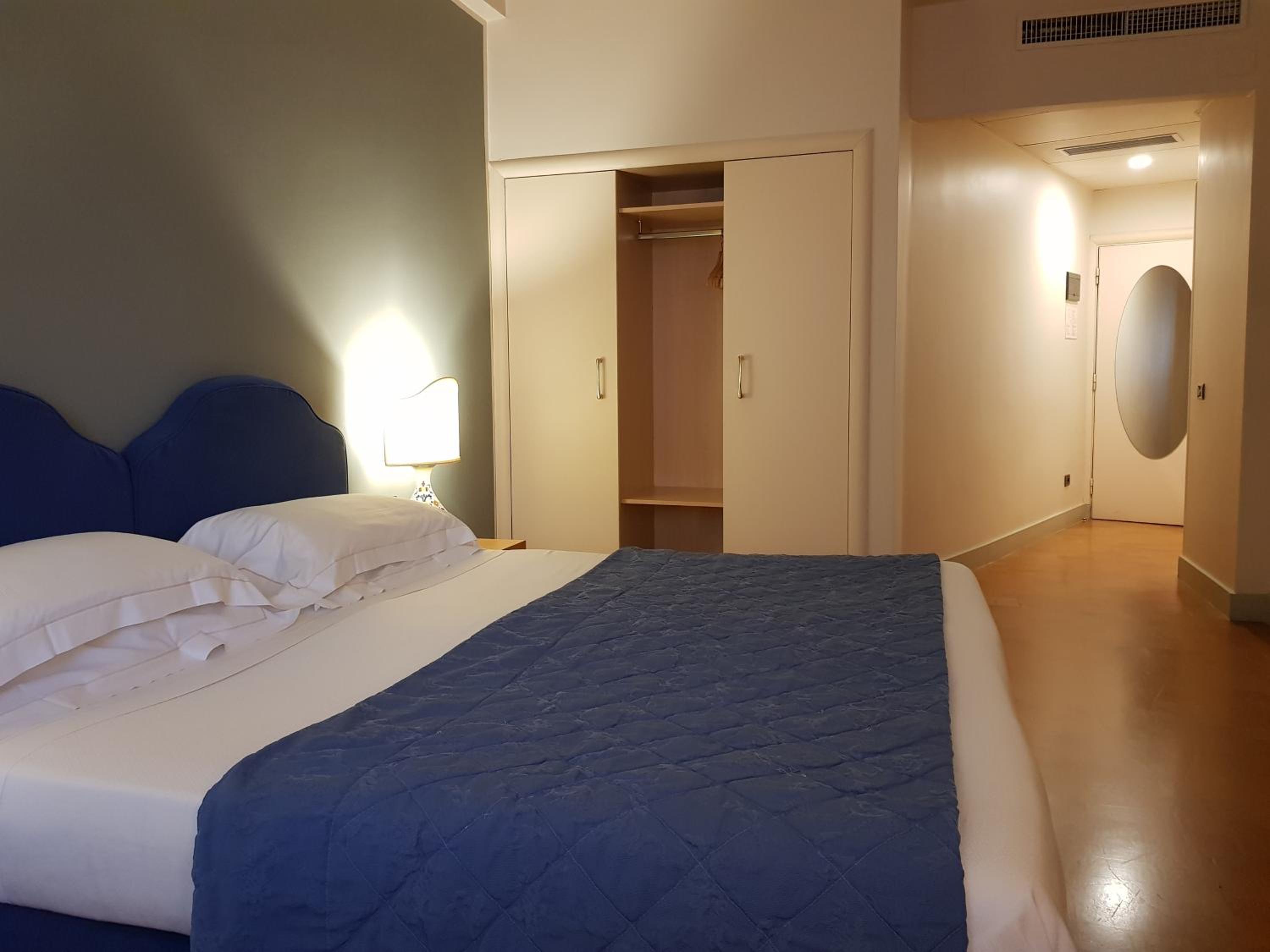 Double or Twin Room - Disability Access - Photo 3