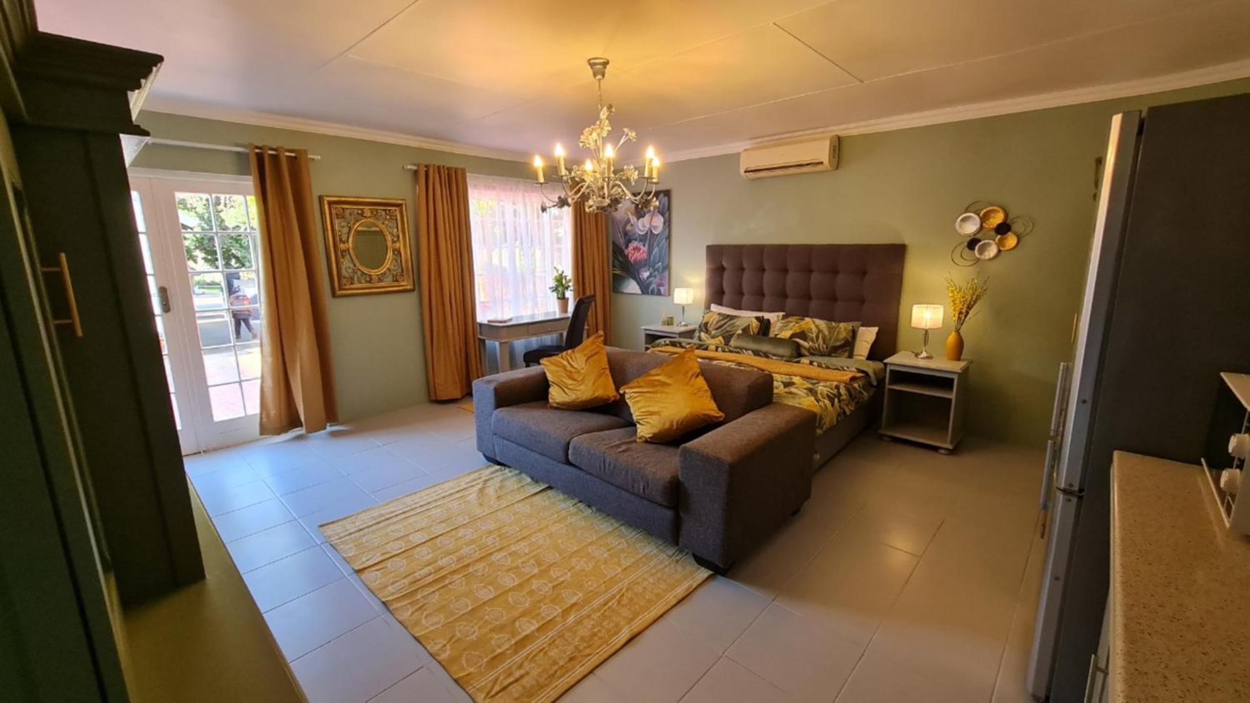 Deluxe Double Room (2 Adults + 1 Child) - Photo 2