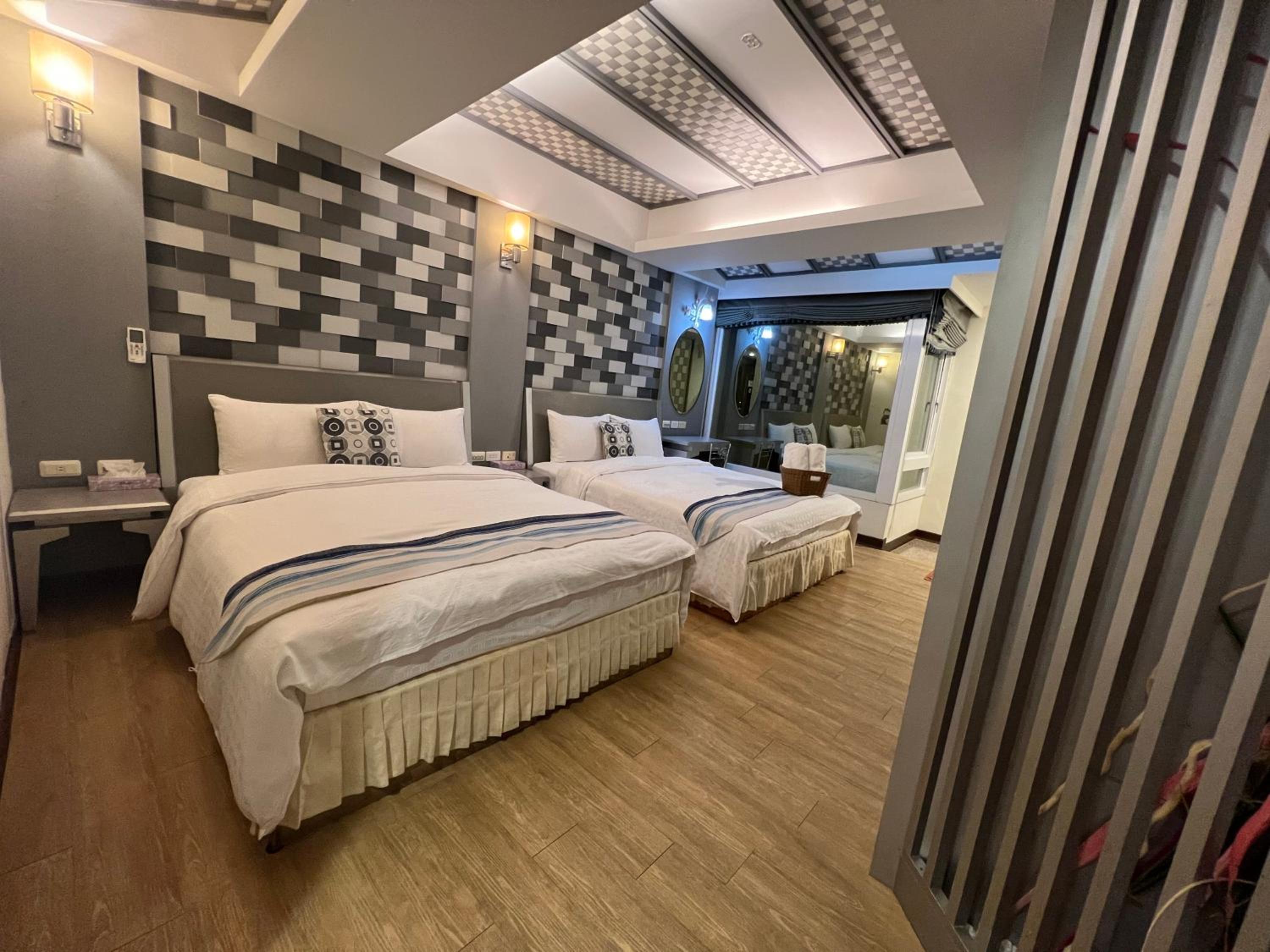 Standard Quadruple Room - No Window photo 1