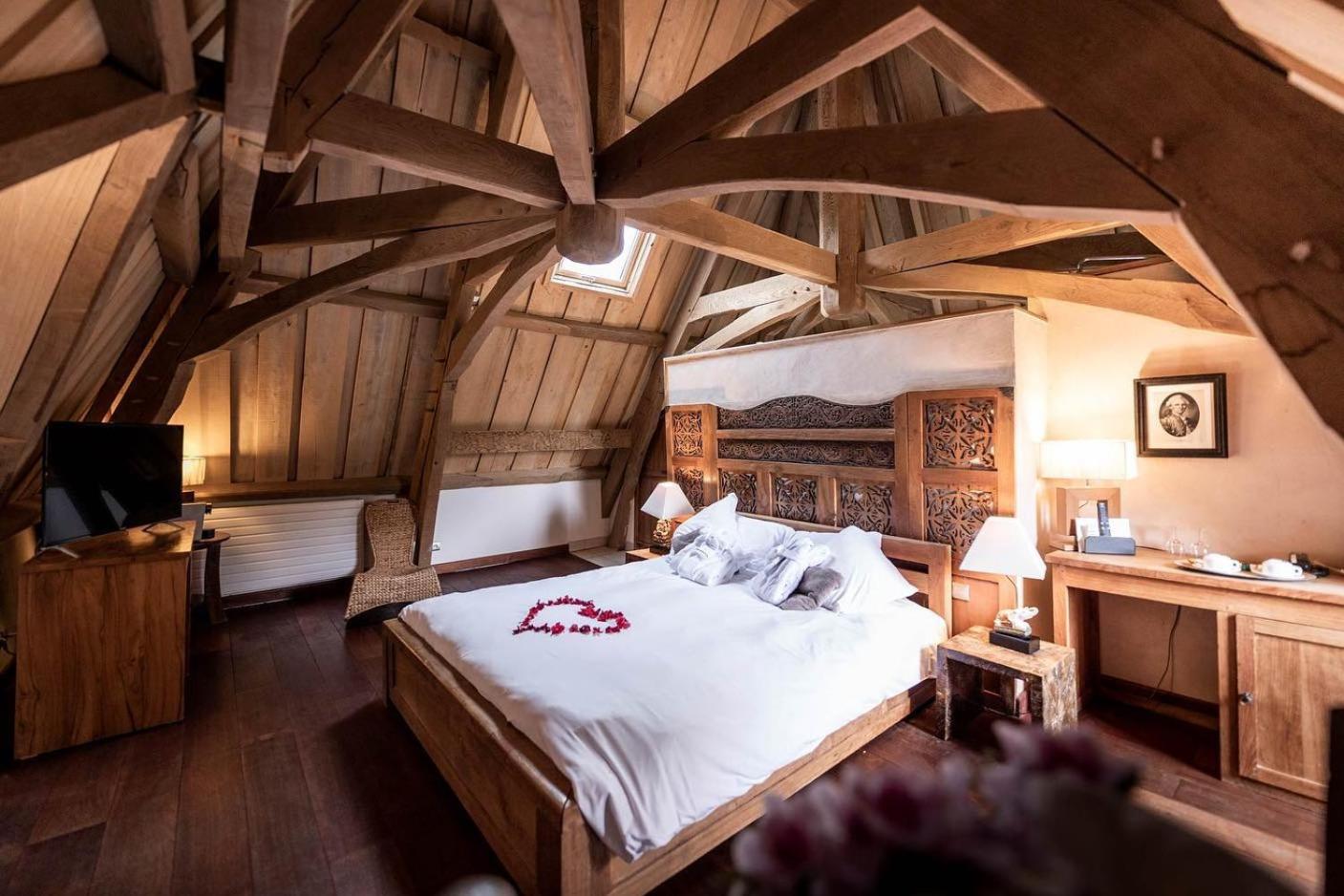 Deluxe Double Room with Spa Access - Photo 9