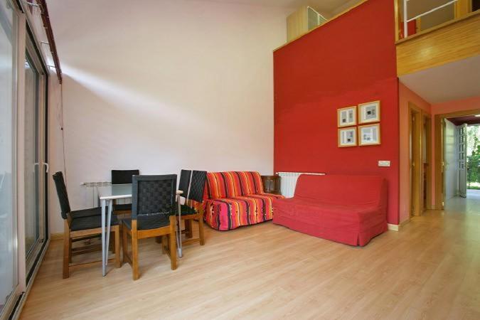 One-Bedroom Apartment photo 2
