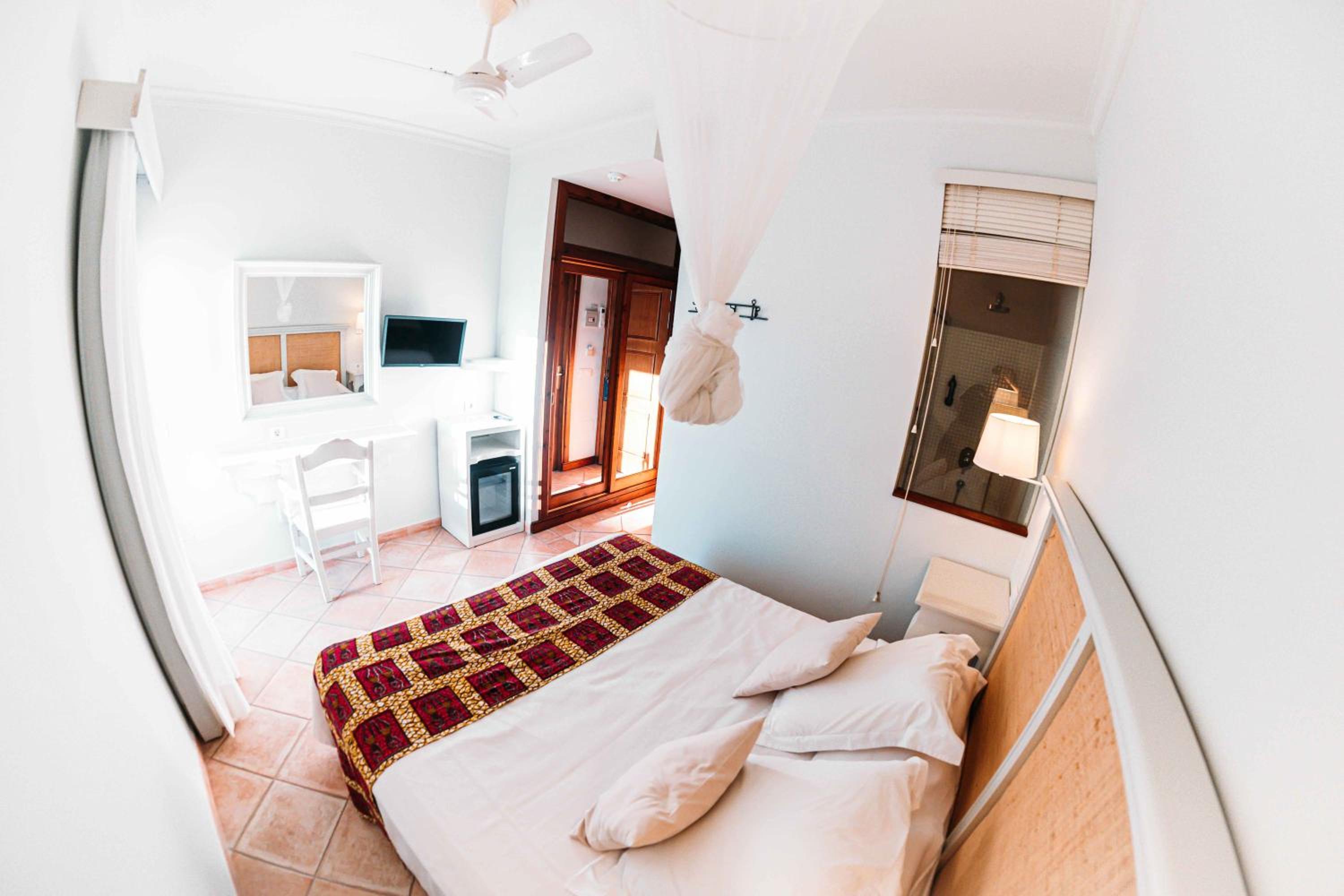 Double Room with Garden View - Photo 10