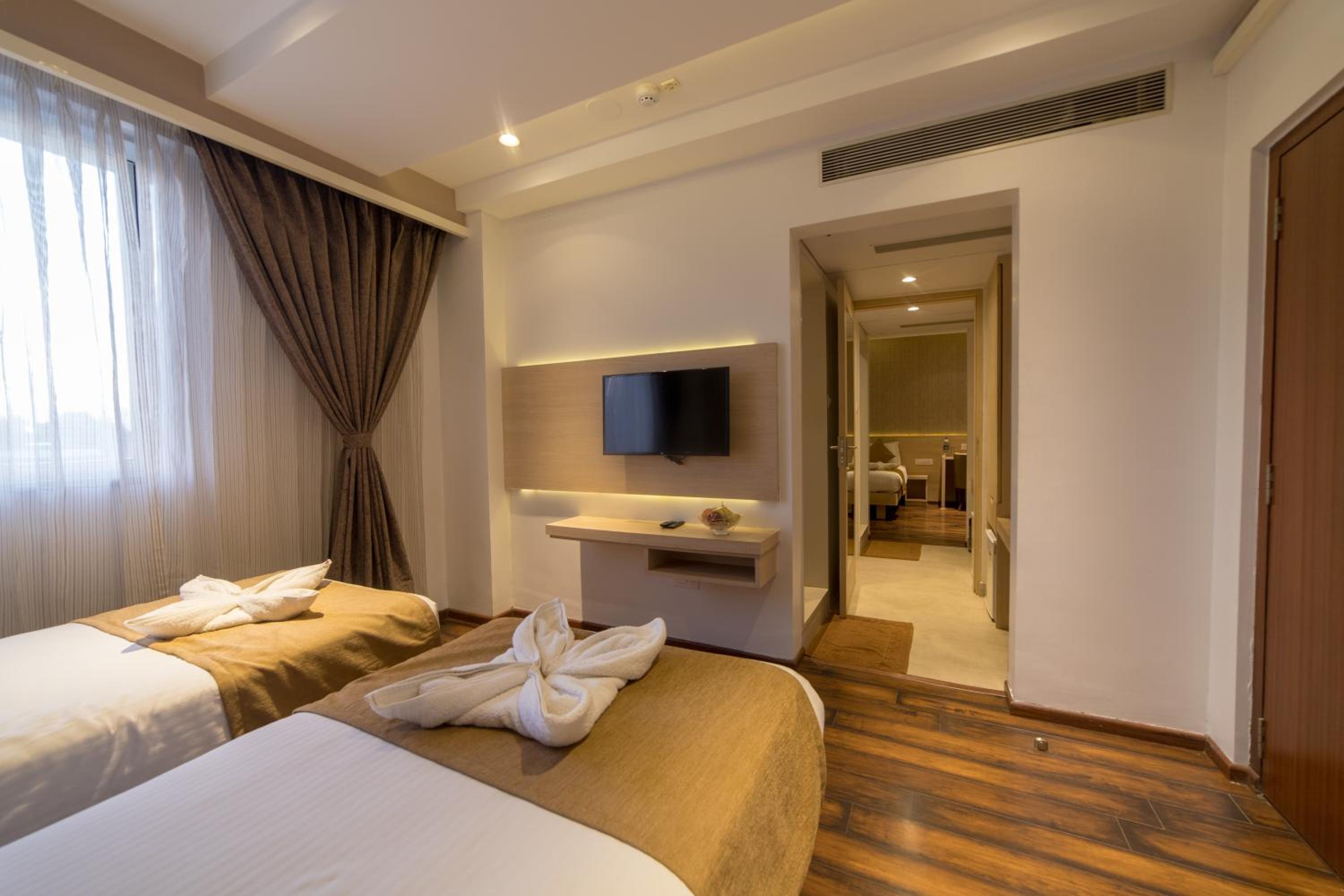 Superior Twin Room - Photo 8